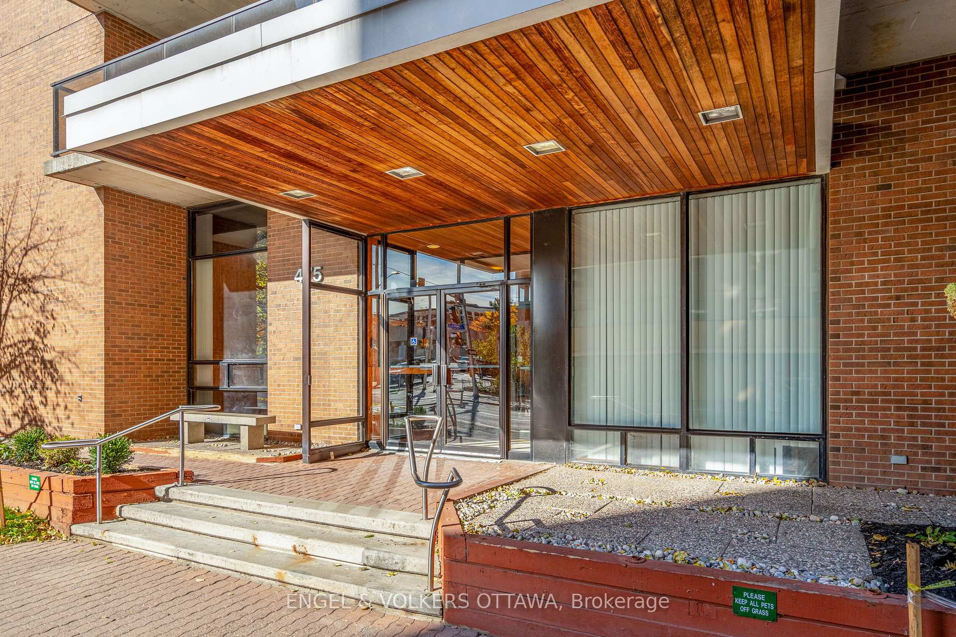 Photo 2 of Unit 702, 475 Laurier Avenue W, Ottawa, Ottawa Centre — HOMEH