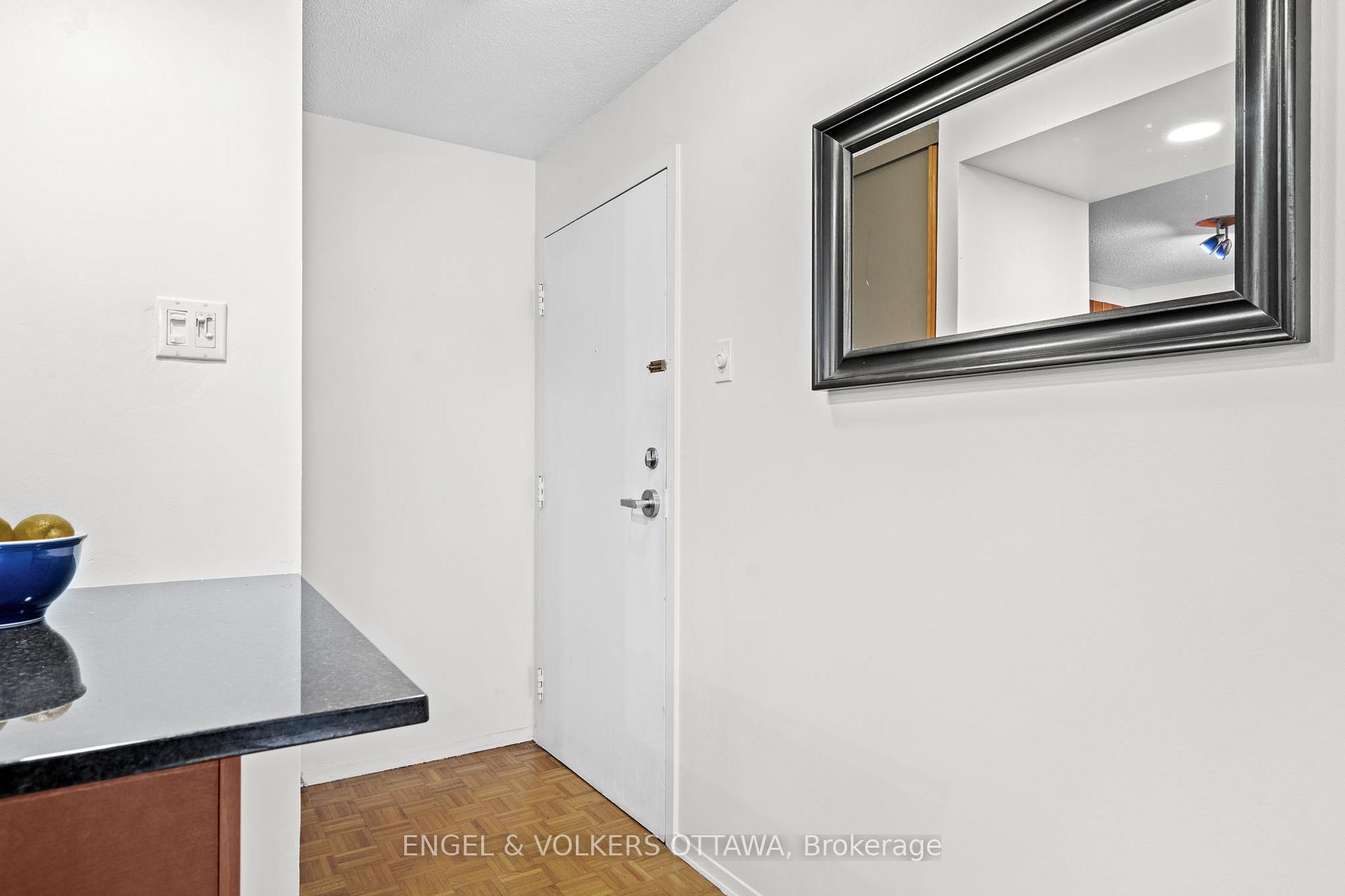 Photo 5 of Unit 702, 475 Laurier Avenue W, Ottawa, Ottawa Centre — HOMEH