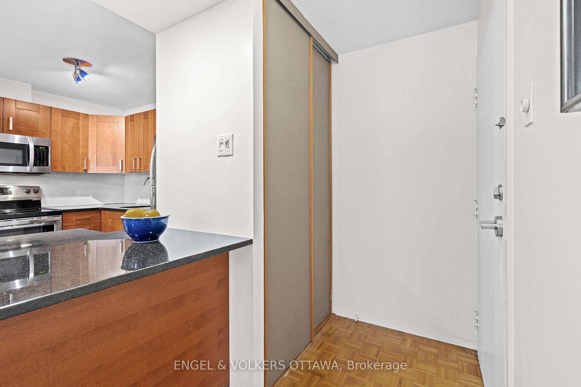 Photo 6 of Unit 702, 475 Laurier Avenue W, Ottawa, Ottawa Centre — HOMEH