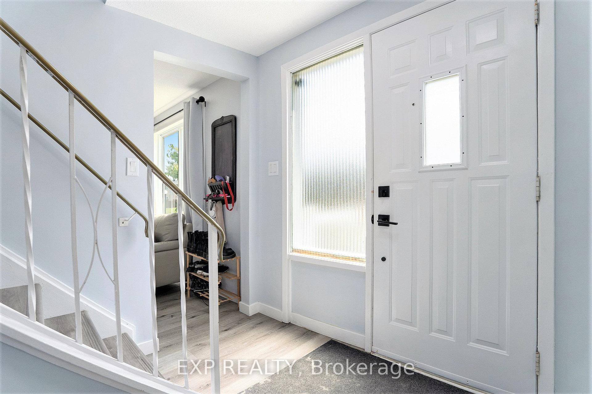 Photo 2 of Unit D, 1520 Beaverpond Drive, Ottawa, Pineview — HOMEH