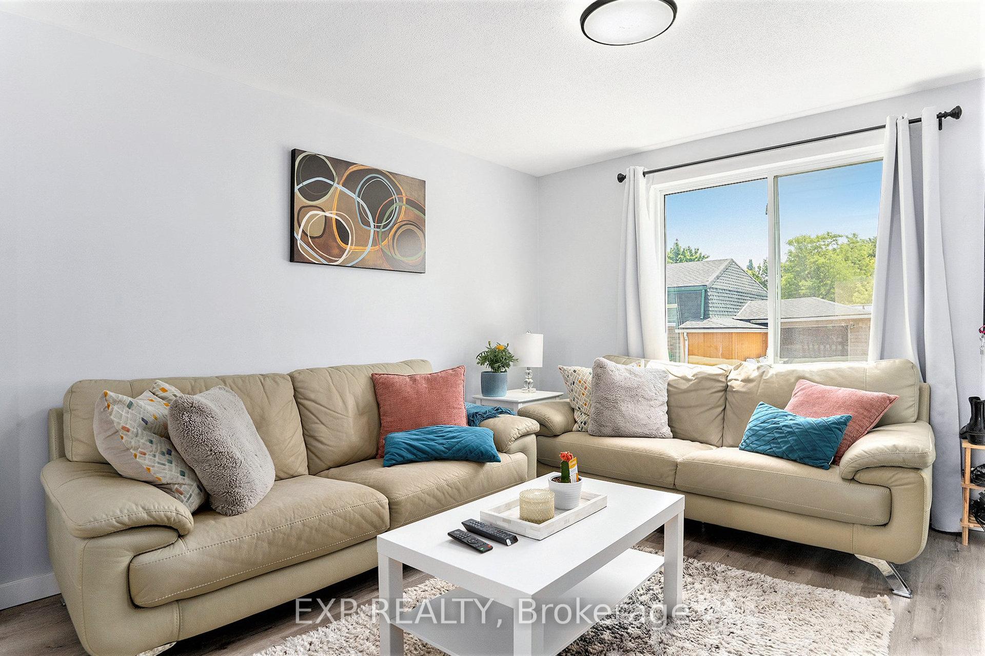 Photo 3 of Unit D, 1520 Beaverpond Drive, Ottawa, Pineview — HOMEH