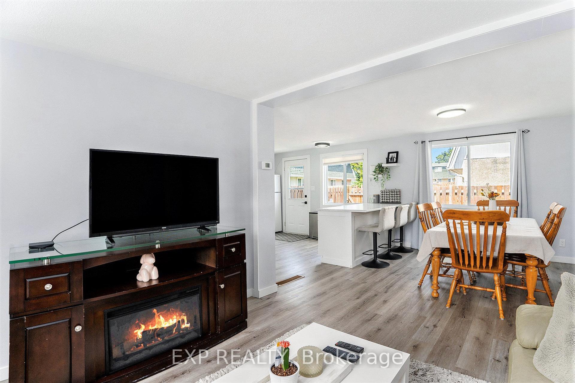 Photo 6 of Unit D, 1520 Beaverpond Drive, Ottawa, Pineview — HOMEH
