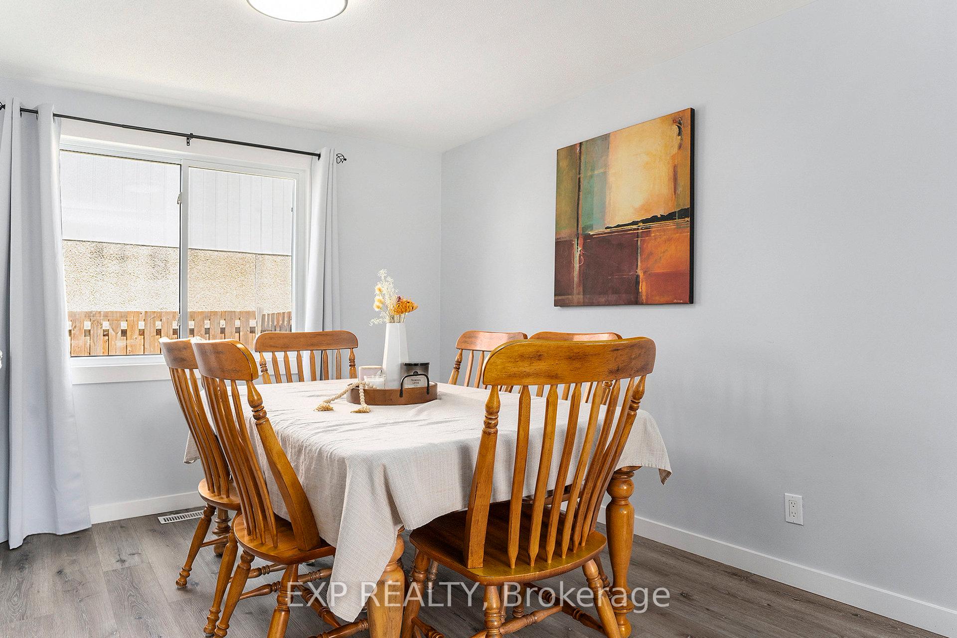 Photo 8 of Unit D, 1520 Beaverpond Drive, Ottawa, Pineview — HOMEH