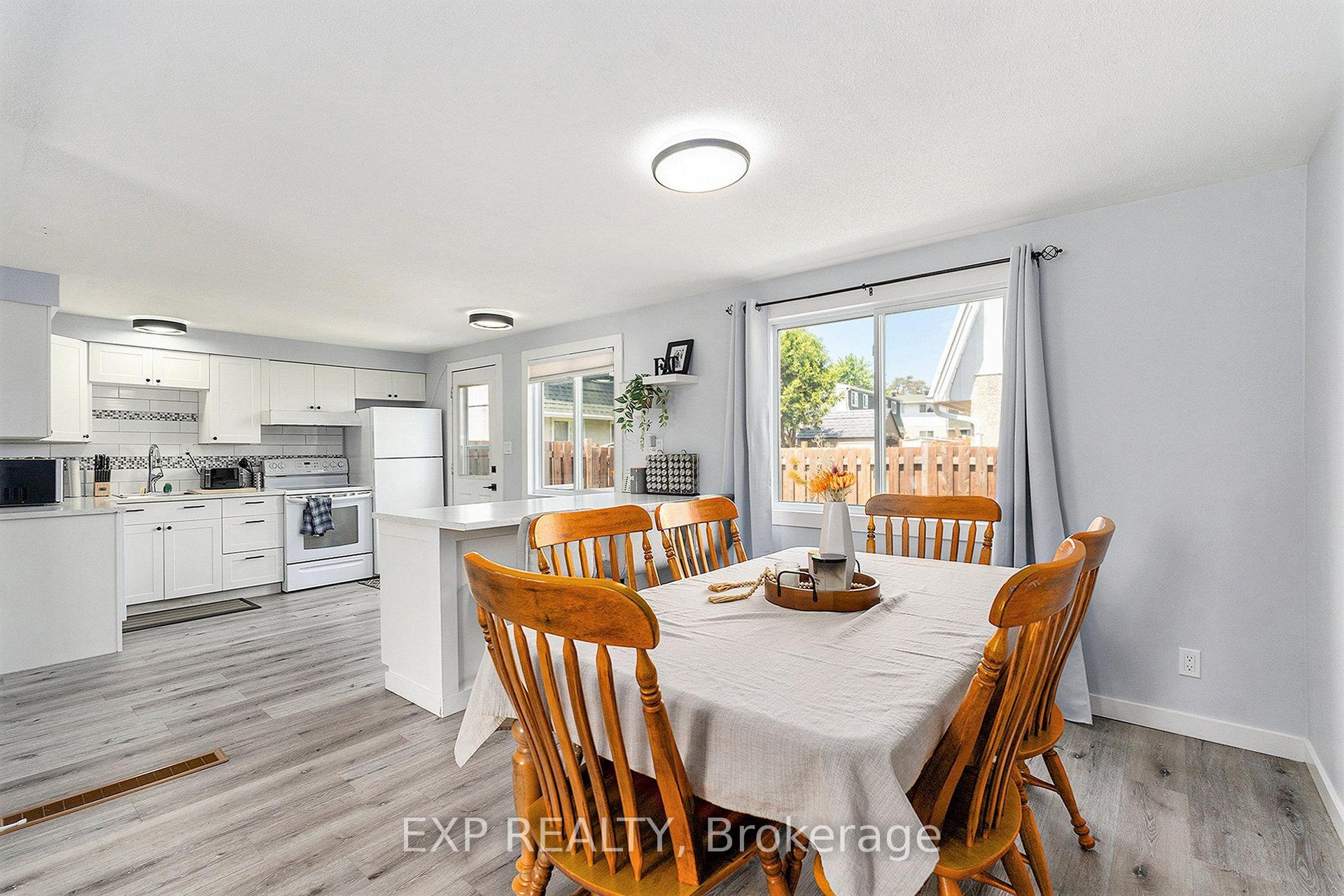 Photo 11 of Unit D, 1520 Beaverpond Drive, Ottawa, Pineview — HOMEH