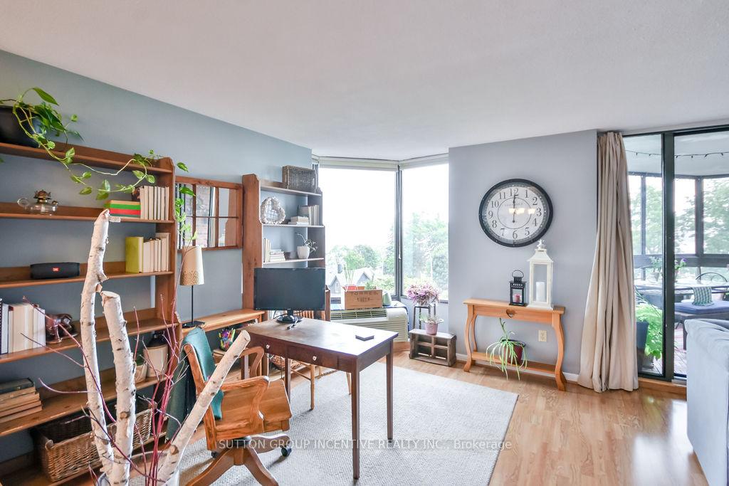 Photo 6 of Unit 307, 181 Collier Street, Barrie, North Shore — HOMEH