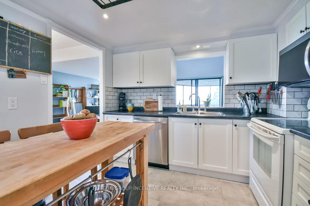 Photo 18 of Unit 307, 181 Collier Street, Barrie, North Shore — HOMEH