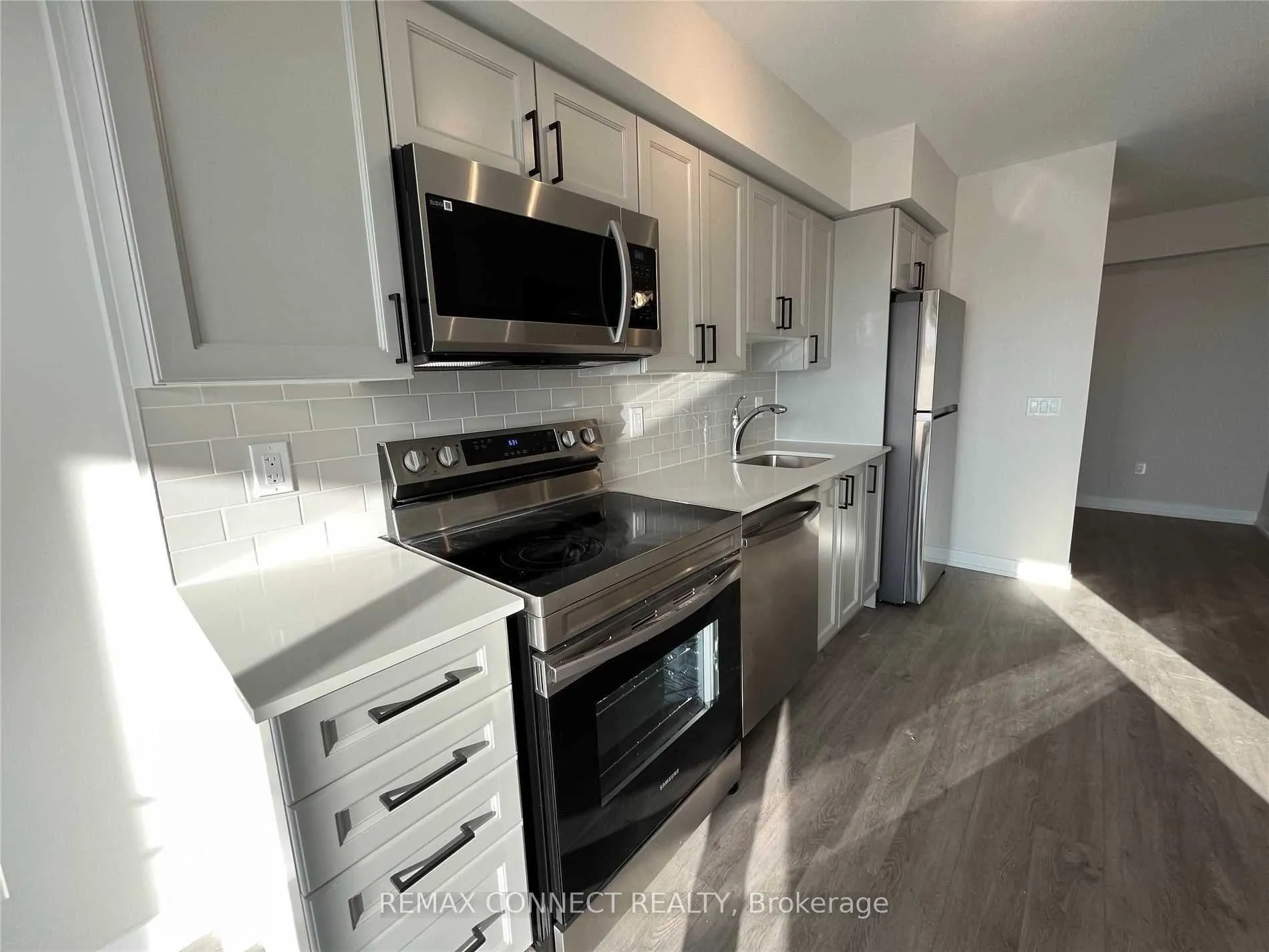 Photo 5 of Unit 1104, 1480 Bayly Street, Pickering, Liverpool — HOMEH