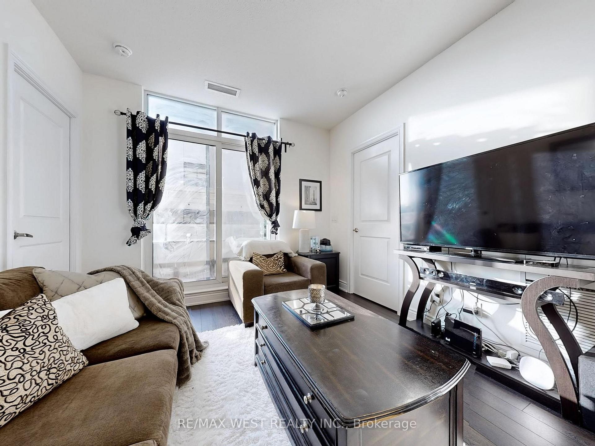Photo 4 of Unit 1716, 9255 Jane Street, Vaughan, Maple — HOMEH
