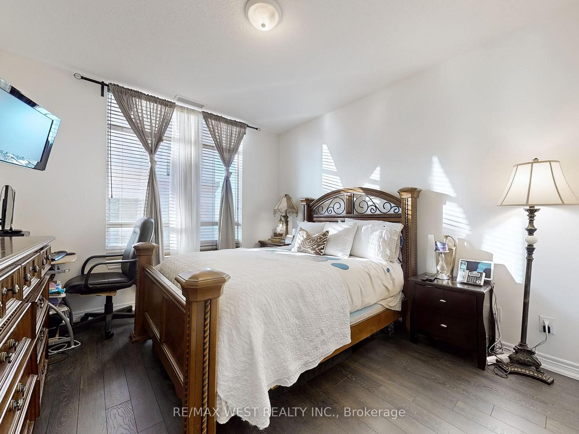 Photo 8 of Unit 1716, 9255 Jane Street, Vaughan, Maple — HOMEH