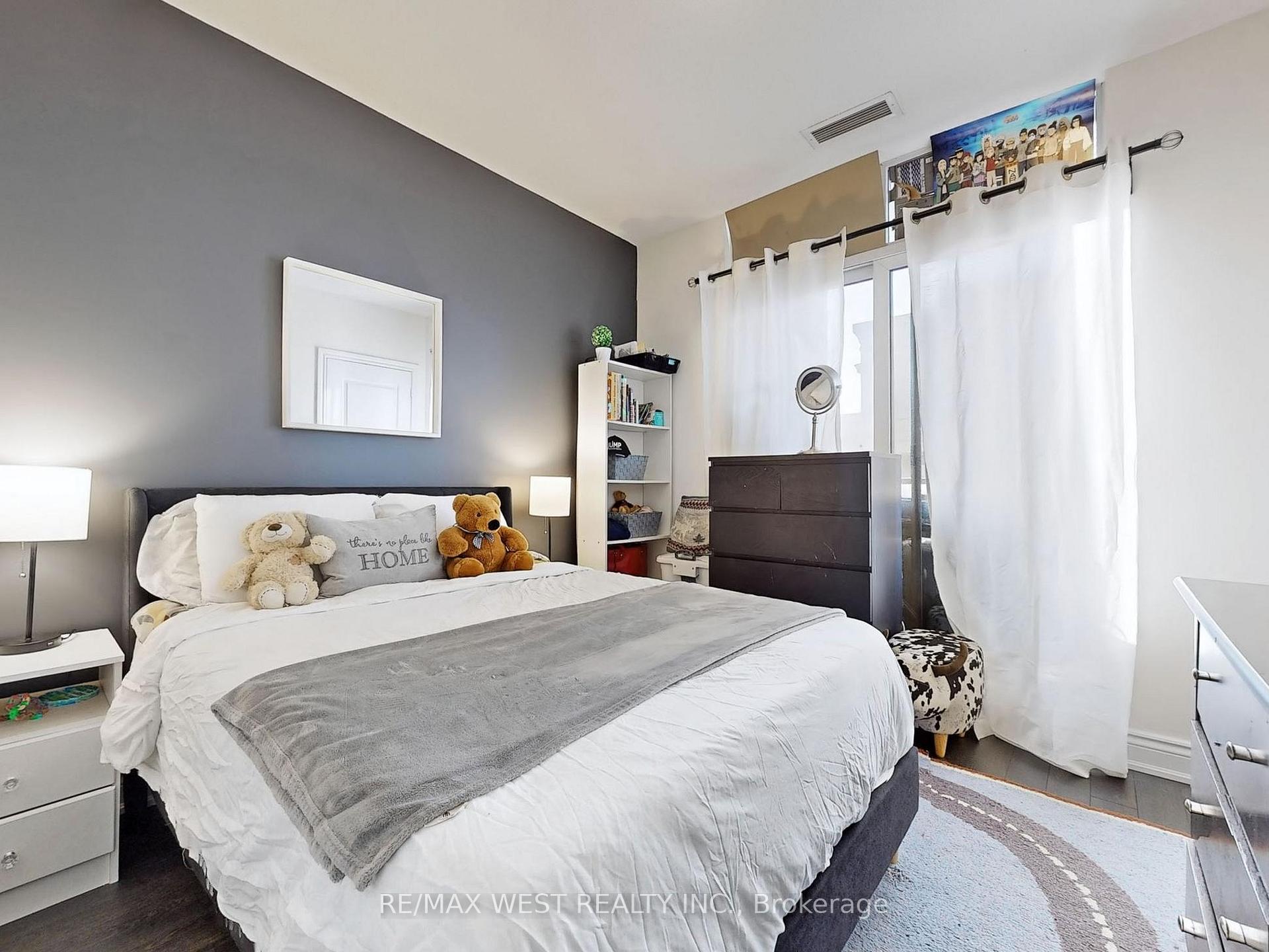 Photo 10 of Unit 1716, 9255 Jane Street, Vaughan, Maple — HOMEH