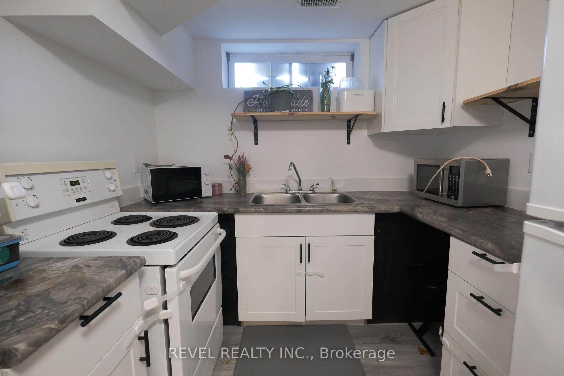 Photo 5 of Unit Lower Level, 56 Parkway Crescent, Clarington, Bowmanville — HOMEH