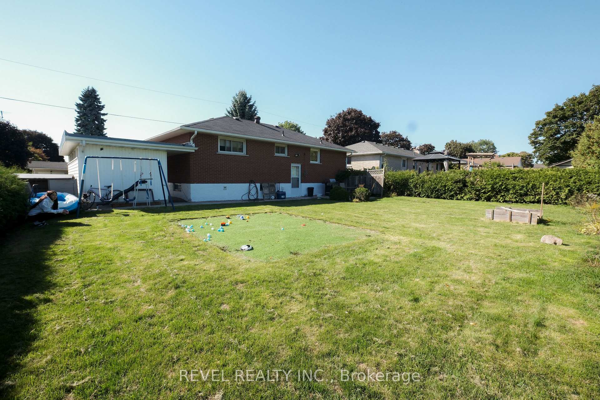 Photo 13 of Unit Lower Level, 56 Parkway Crescent, Clarington, Bowmanville — HOMEH