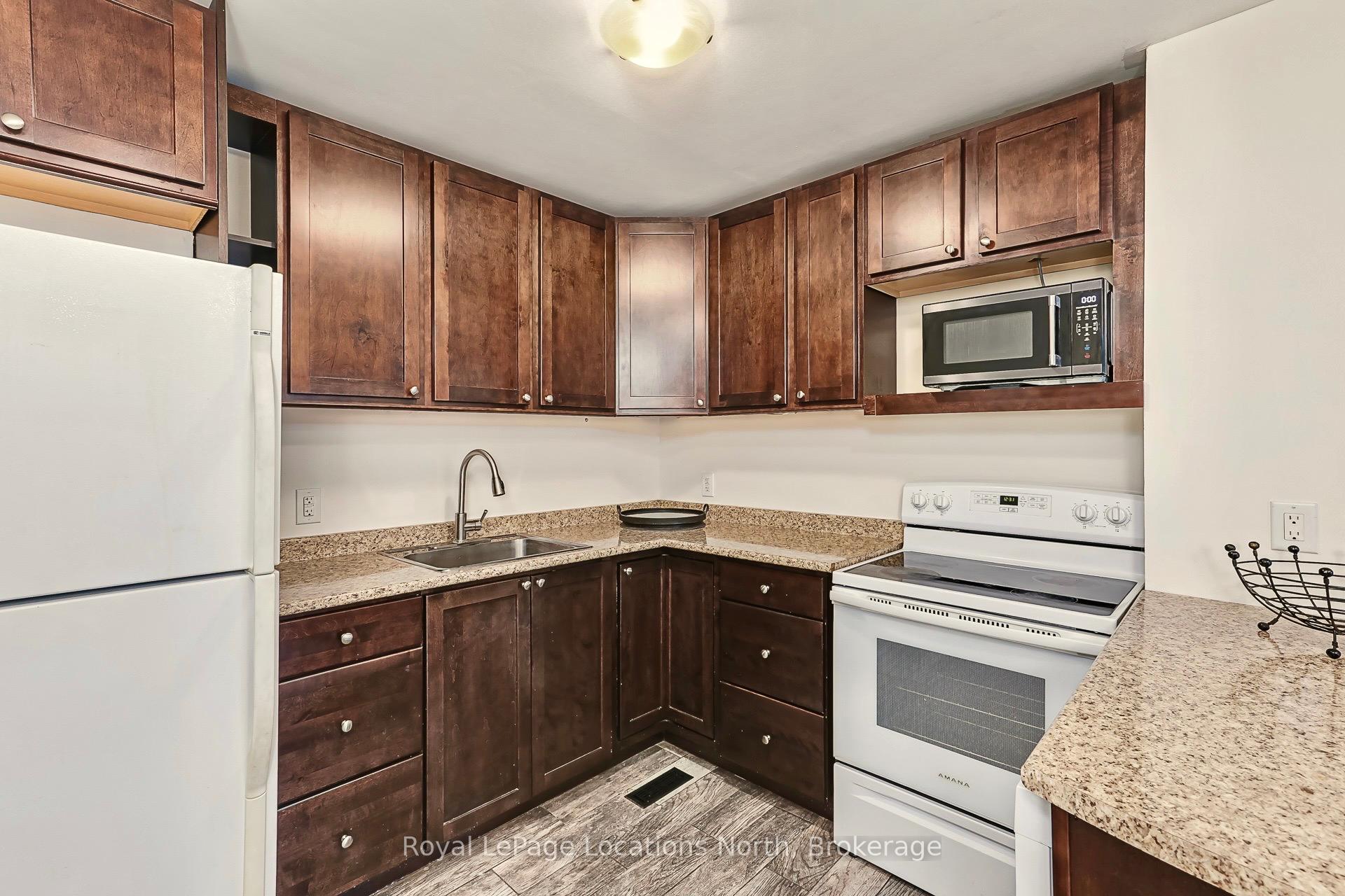 Photo 11 of 585 Tenth Street, Collingwood — HOMEH