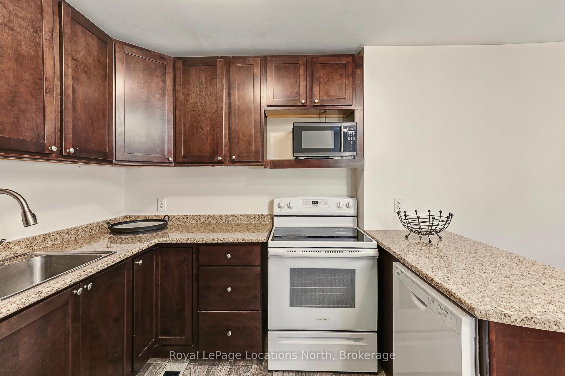 Photo 12 of 585 Tenth Street, Collingwood — HOMEH