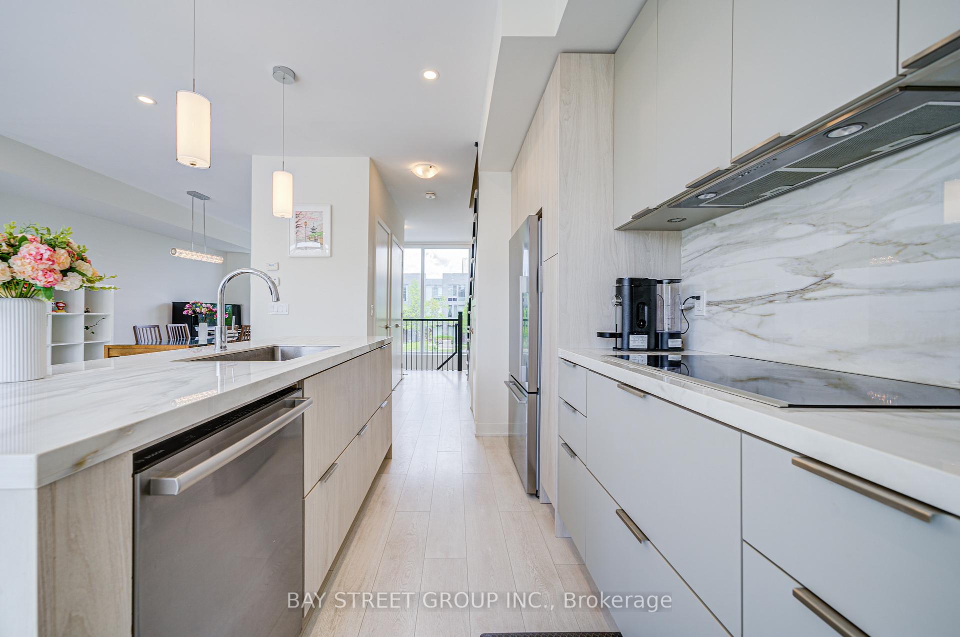 Photo 11 of 27 Sonic Way, Toronto, Flemingdon Park — HOMEH