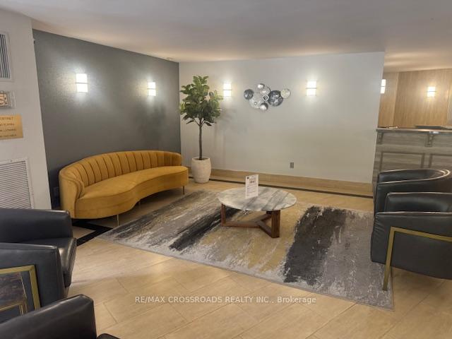 Photo 2 of Unit 114, 5 Shady Golf Golfway, Toronto, Flemingdon Park — HOMEH