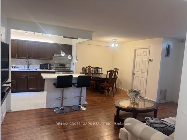 Photo 4 of Unit 114, 5 Shady Golf Golfway, Toronto, Flemingdon Park — HOMEH