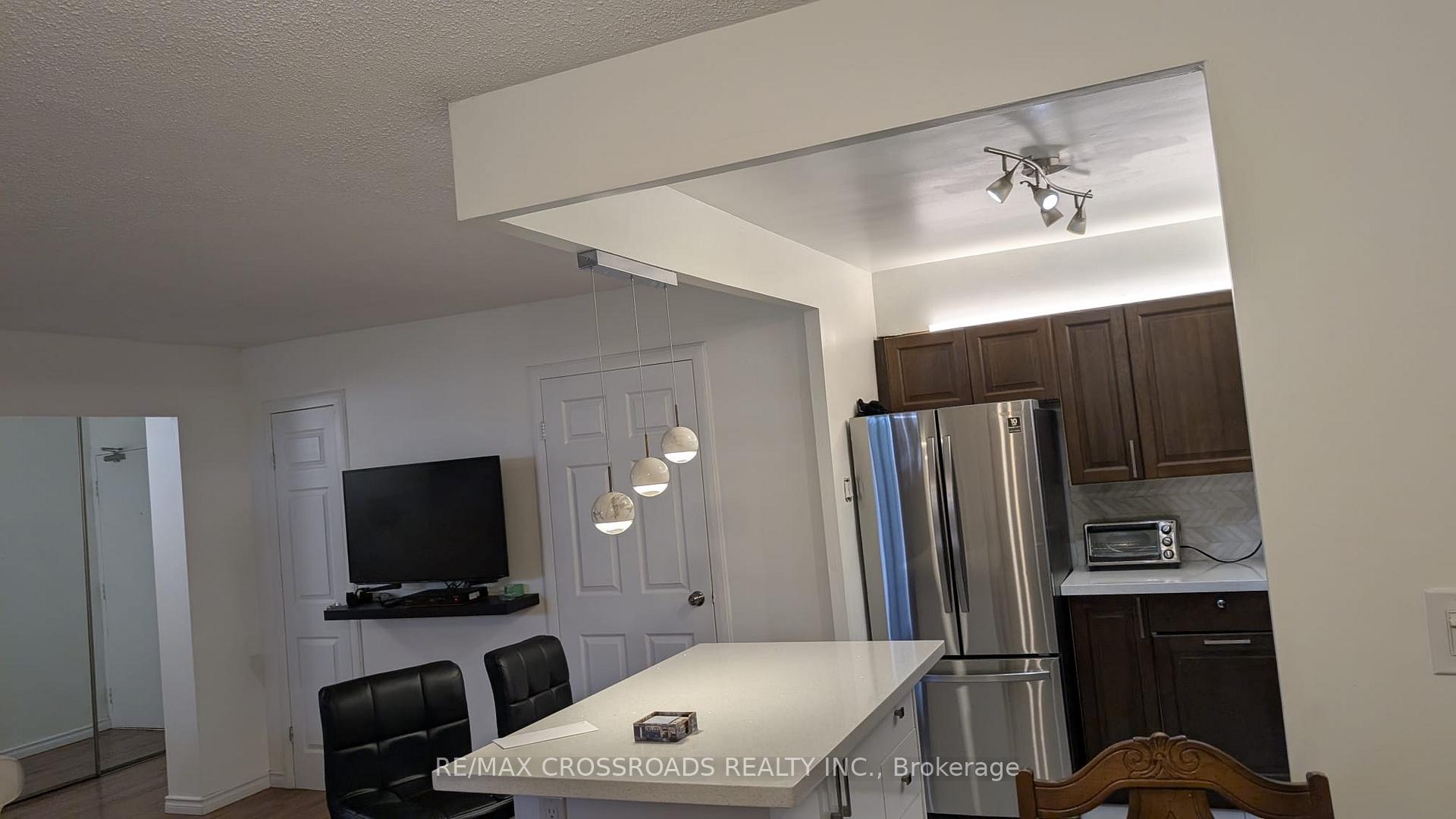 Photo 5 of Unit 114, 5 Shady Golf Golfway, Toronto, Flemingdon Park — HOMEH
