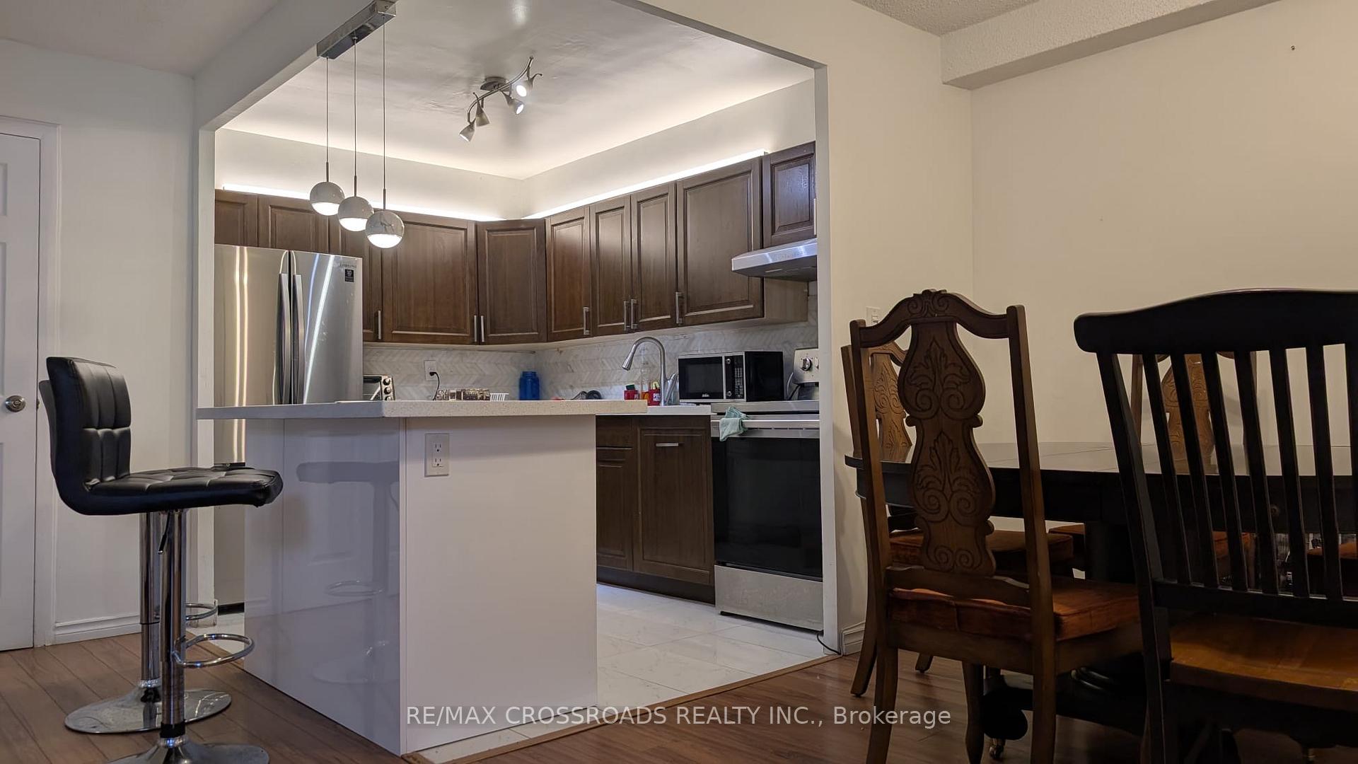 Photo 6 of Unit 114, 5 Shady Golf Golfway, Toronto, Flemingdon Park — HOMEH