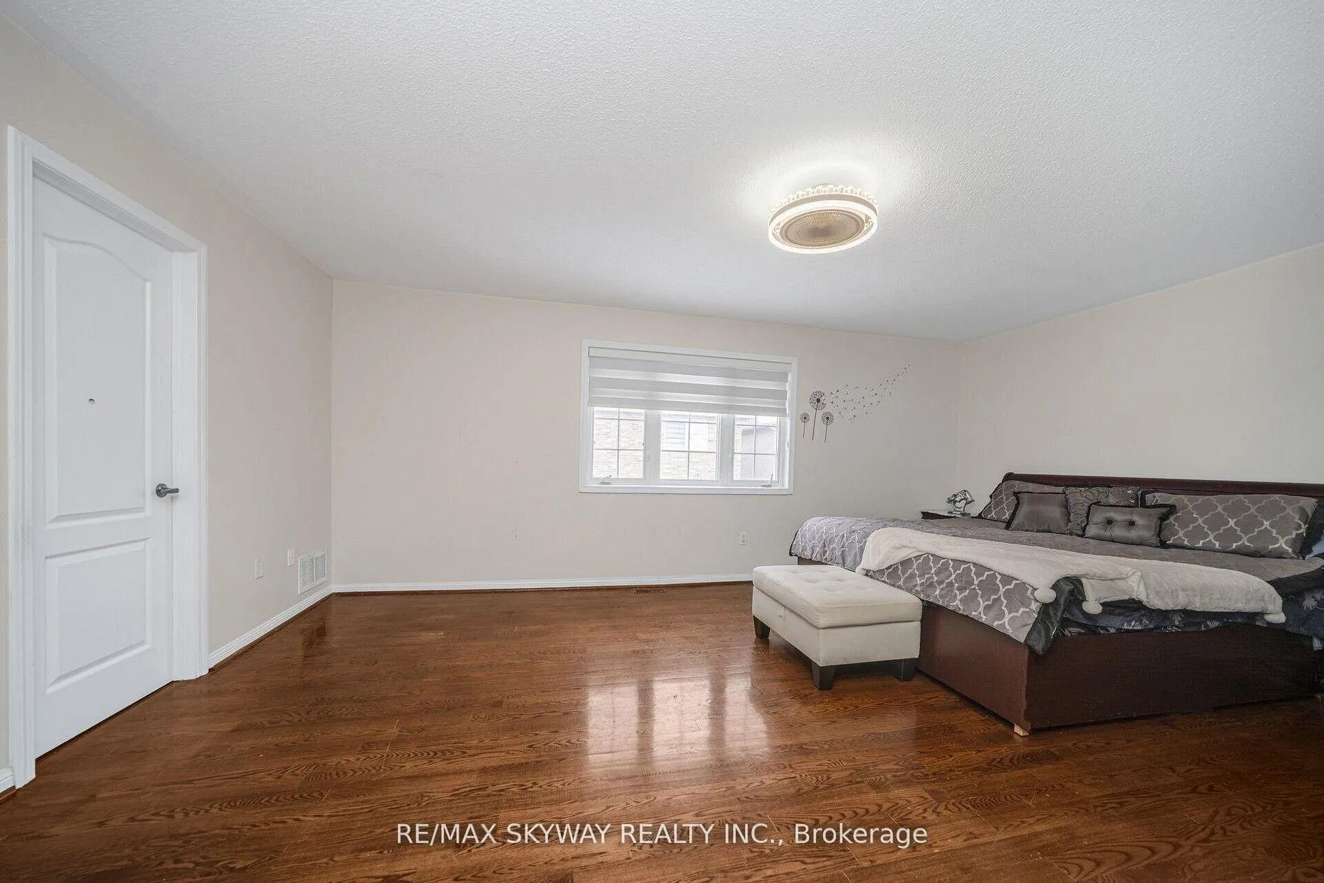 Photo 2 of 104 Whitwell Drive, Brampton, Vales of Castlemore — HOMEH