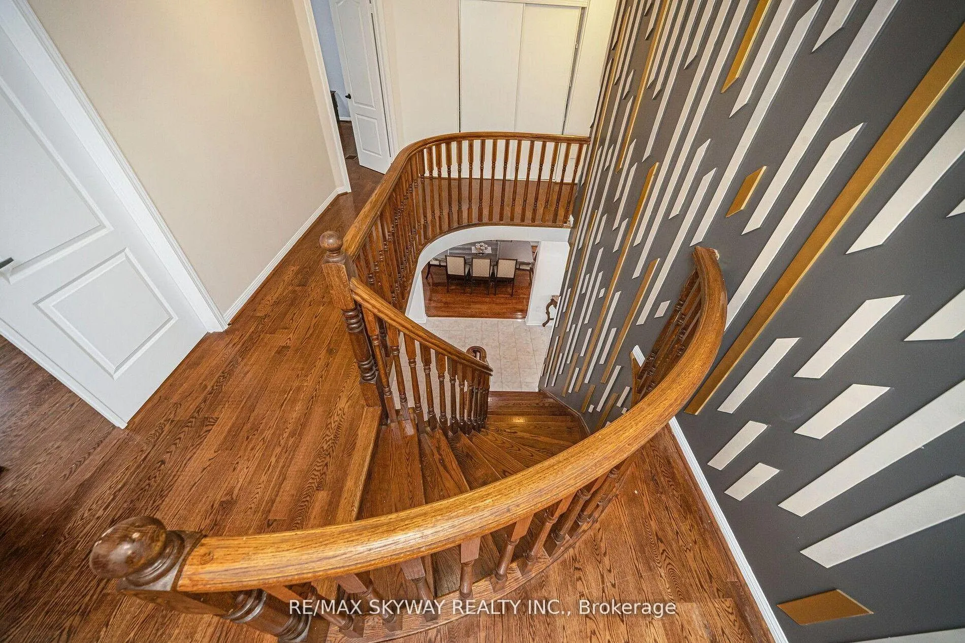 Photo 3 of 104 Whitwell Drive, Brampton, Vales of Castlemore — HOMEH