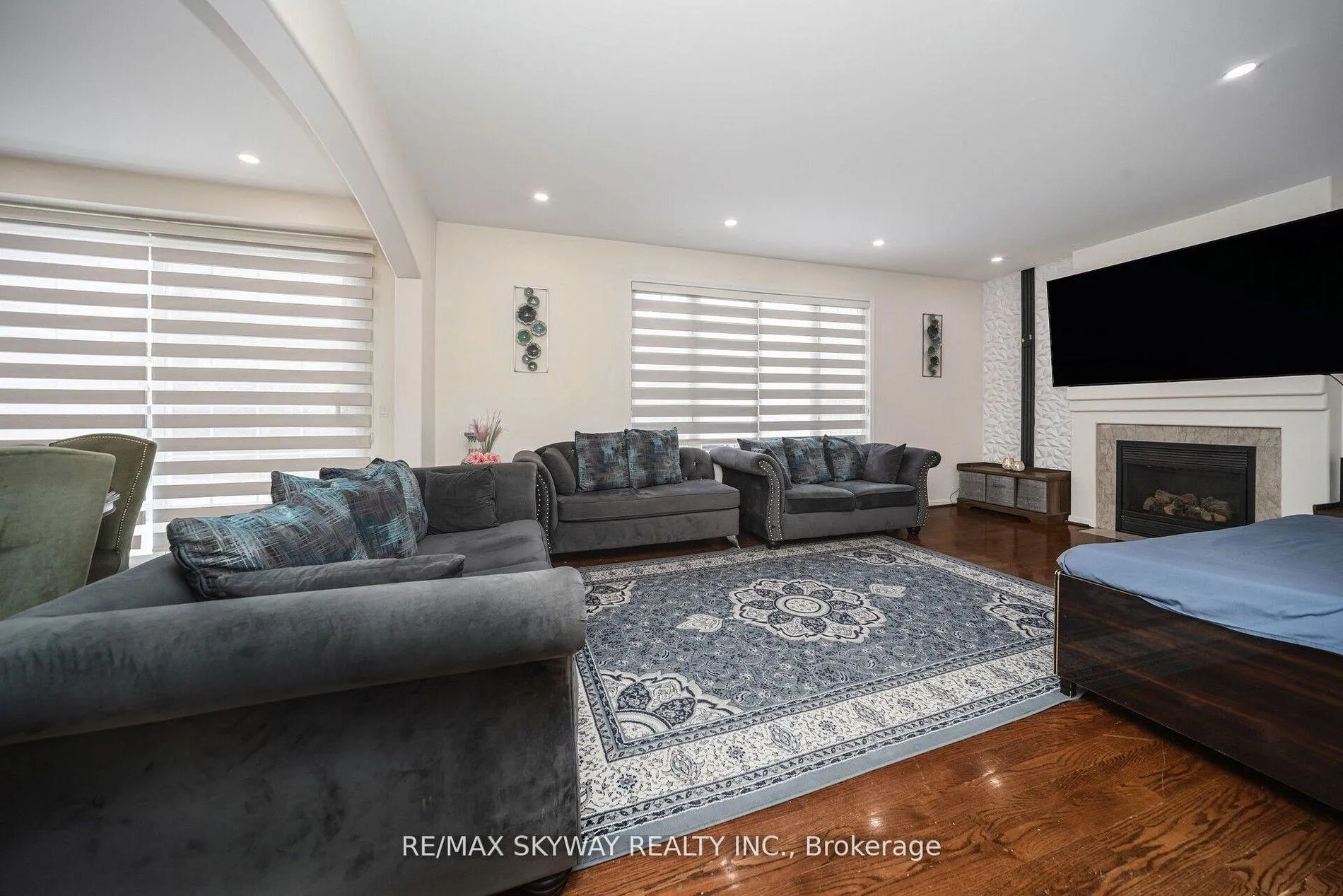 Photo 8 of 104 Whitwell Drive, Brampton, Vales of Castlemore — HOMEH