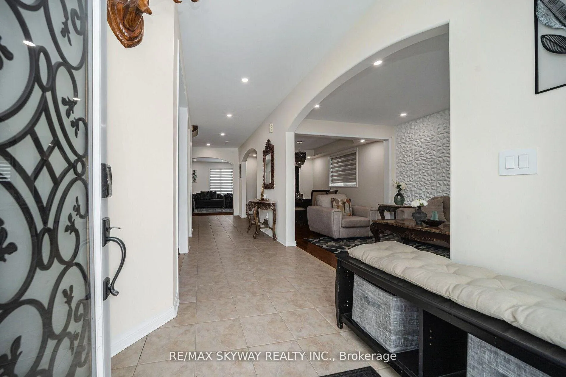 Photo 12 of 104 Whitwell Drive, Brampton, Vales of Castlemore — HOMEH