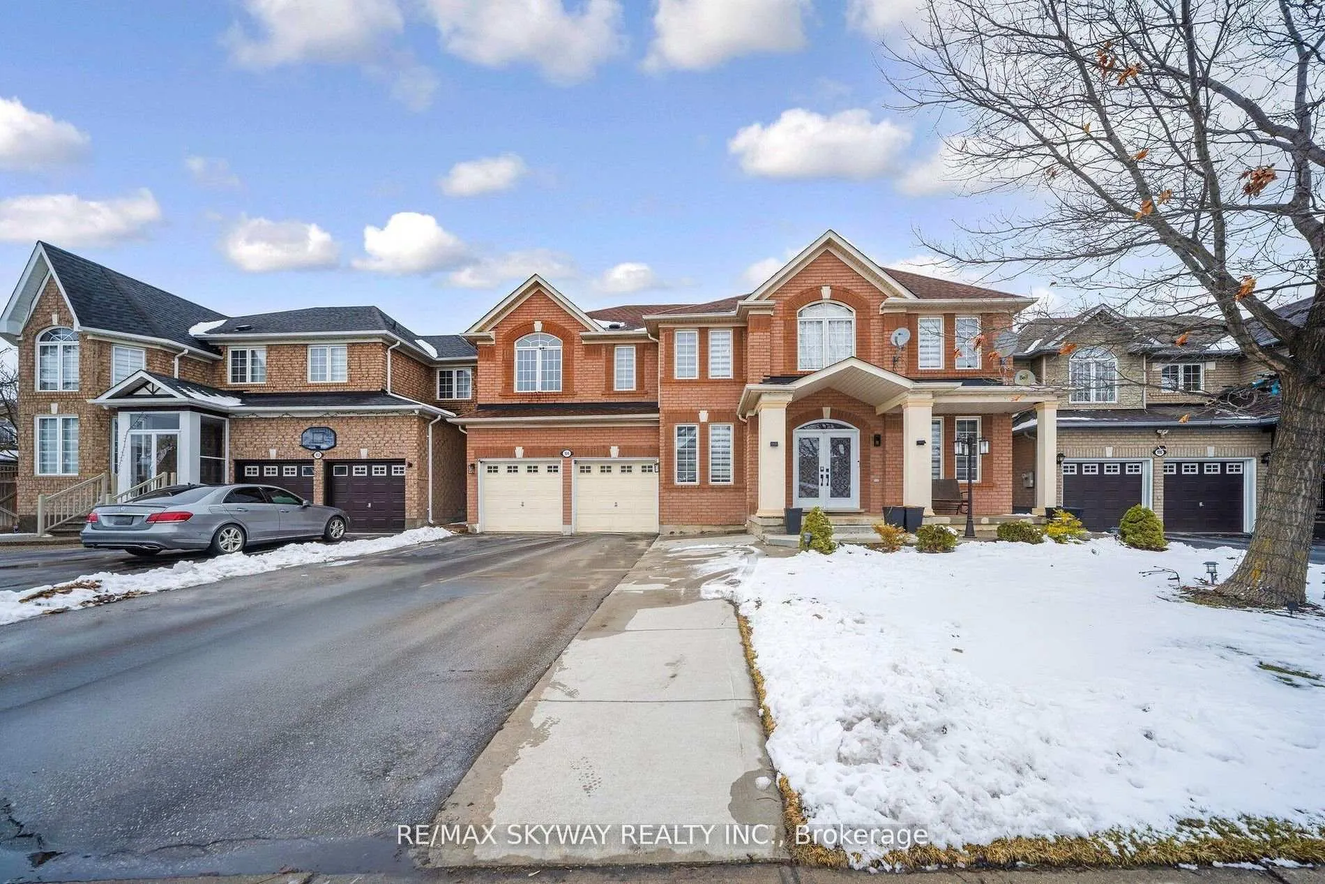 Photo 13 of 104 Whitwell Drive, Brampton, Vales of Castlemore — HOMEH