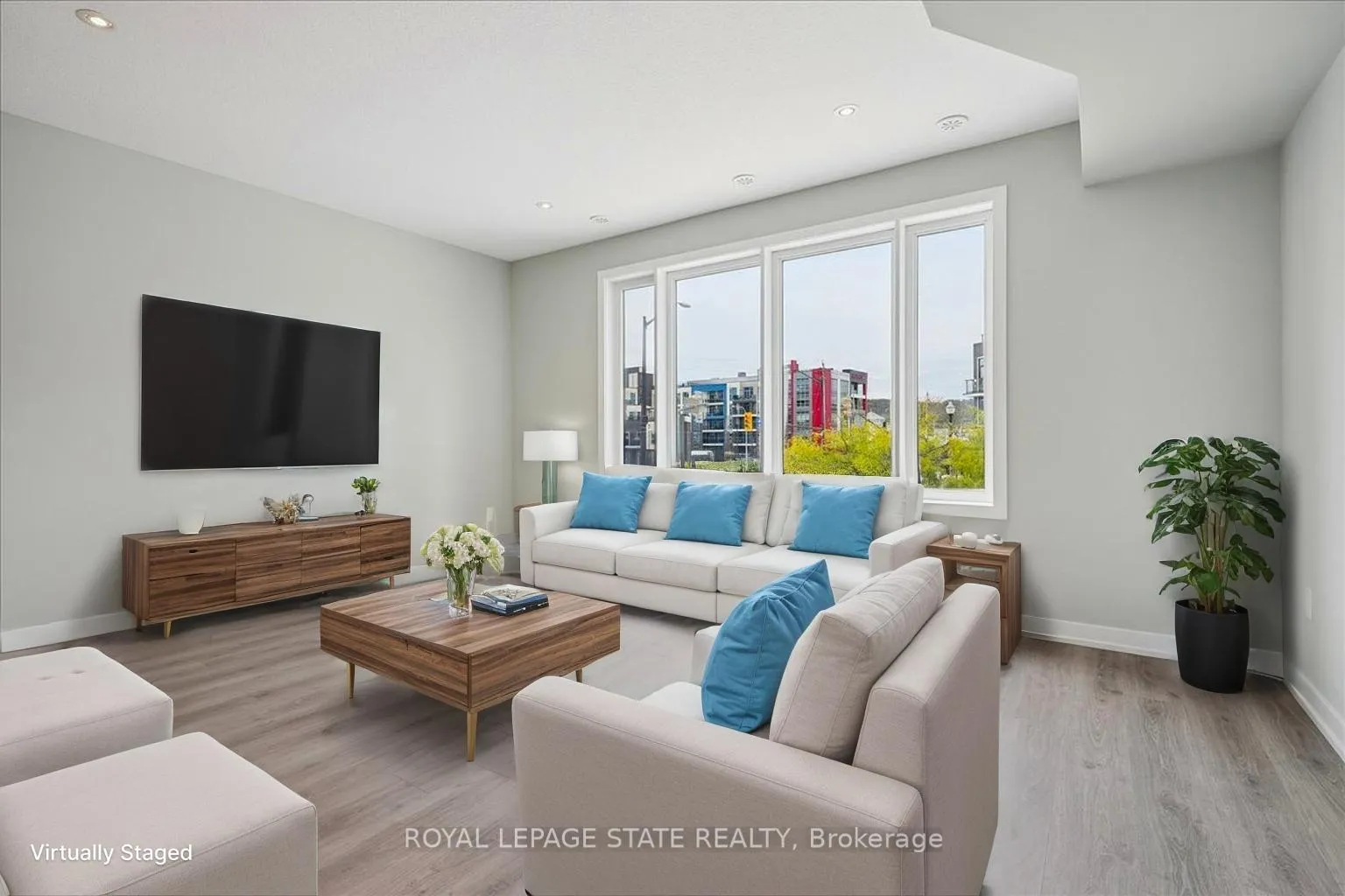 Photo 3 of 5 Esplanade Lane, Grimsby, Grimsby Beach — HOMEH
