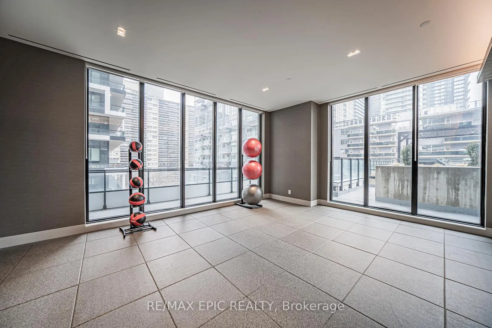 Photo 5 of Unit 3102, 65 Broadway Avenue, Toronto, Mount Pleasant West — HOMEH