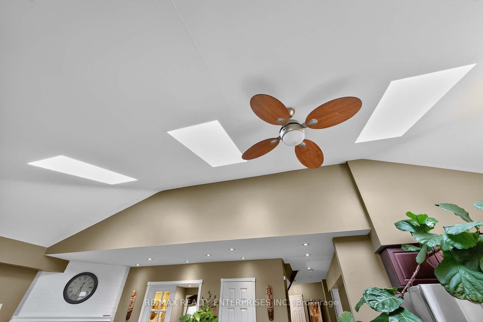 Photo 8 of 115 Vivians Crescent, Brampton, Fletcher's West — HOMEH
