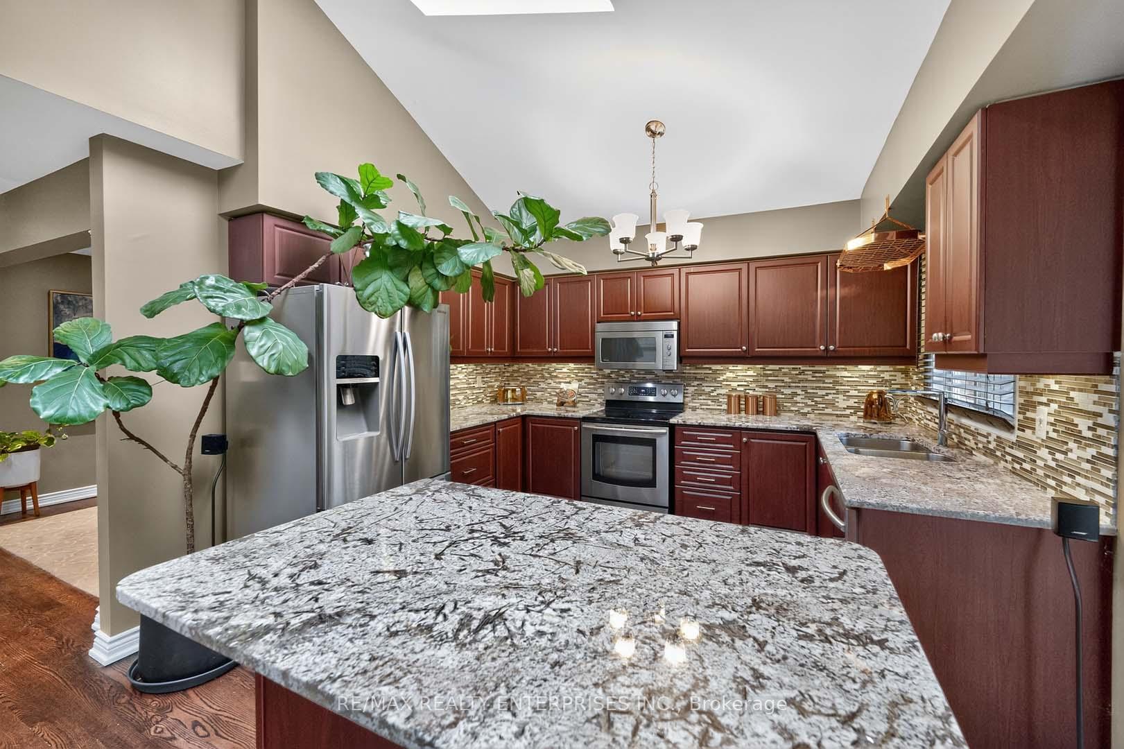 Photo 11 of 115 Vivians Crescent, Brampton, Fletcher's West — HOMEH