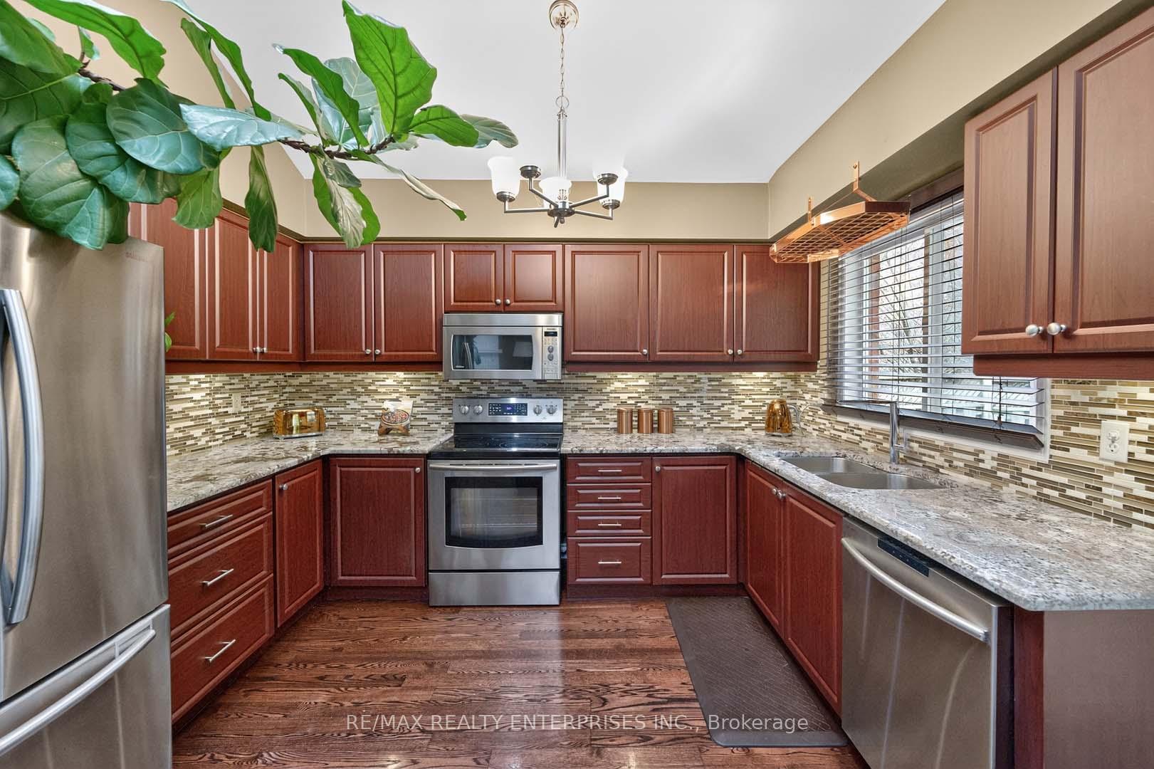 Photo 13 of 115 Vivians Crescent, Brampton, Fletcher's West — HOMEH