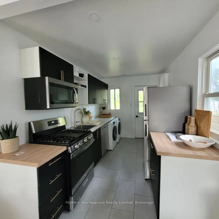 Photo 4 of 95 Eighth Street, Collingwood — HOMEH
