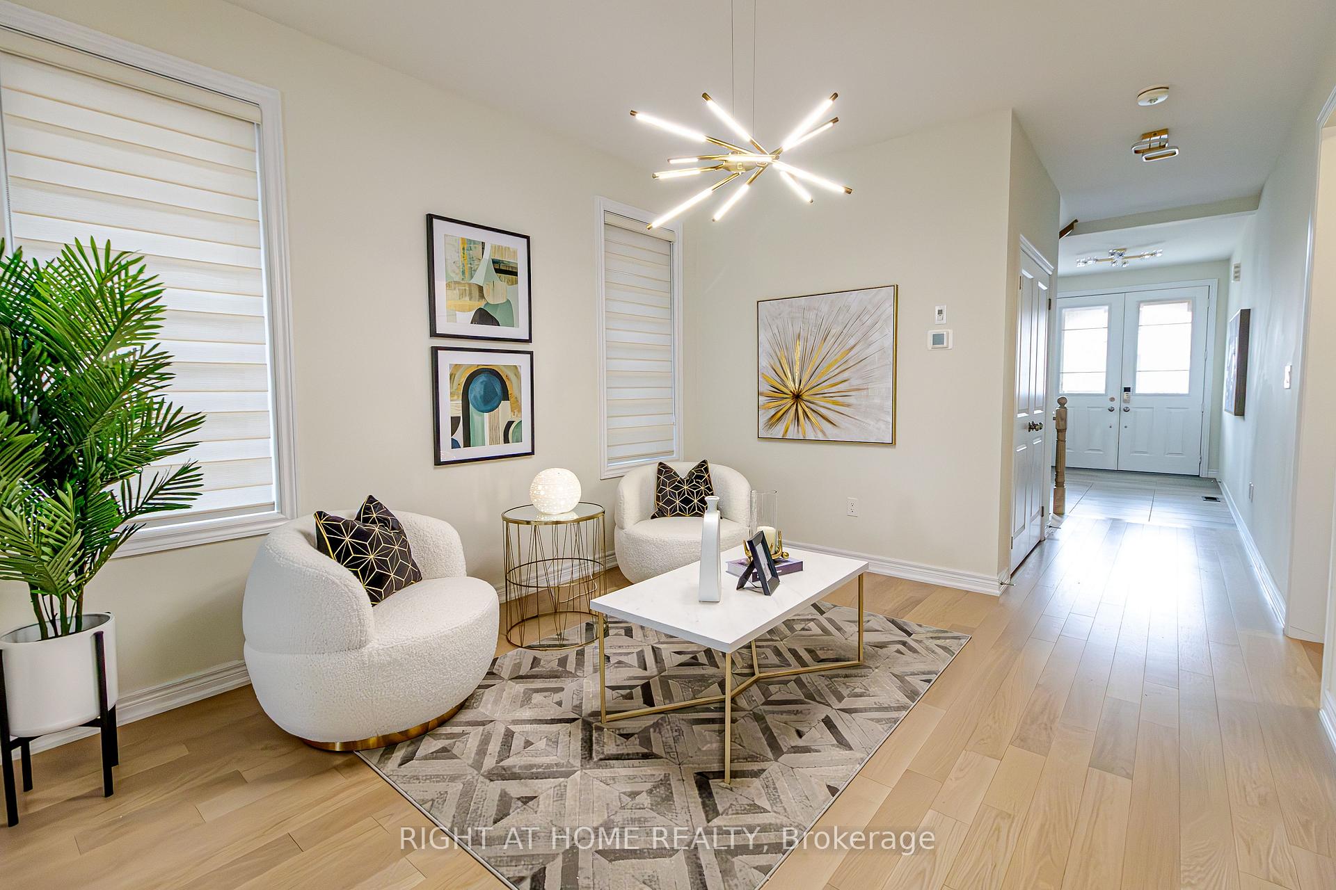 Photo 8 of 31 Pine Hill Crescent, Aurora, Aurora Estates — HOMEH