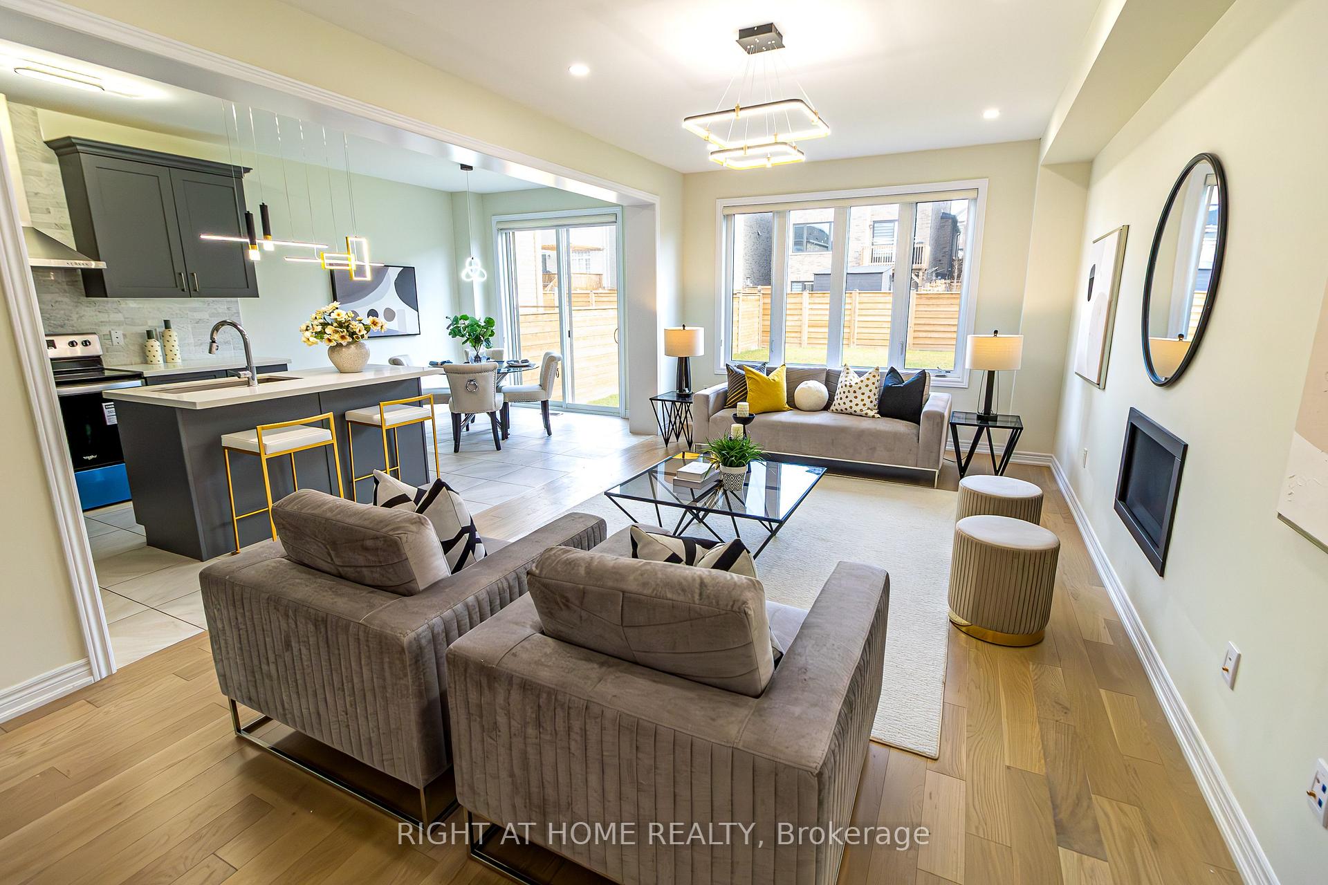 Photo 7 of 31 Pine Hill Crescent, Aurora, Aurora Estates — HOMEH