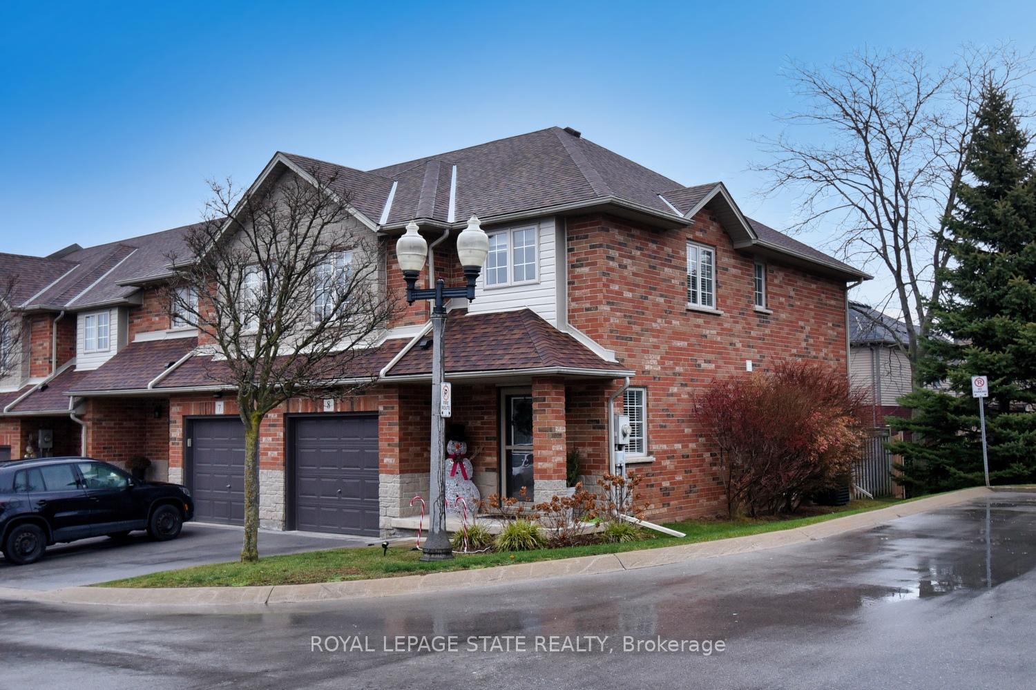 Photo 2 of Unit 8, 18 Cedar Street, Grimsby, Grimsby West — HOMEH