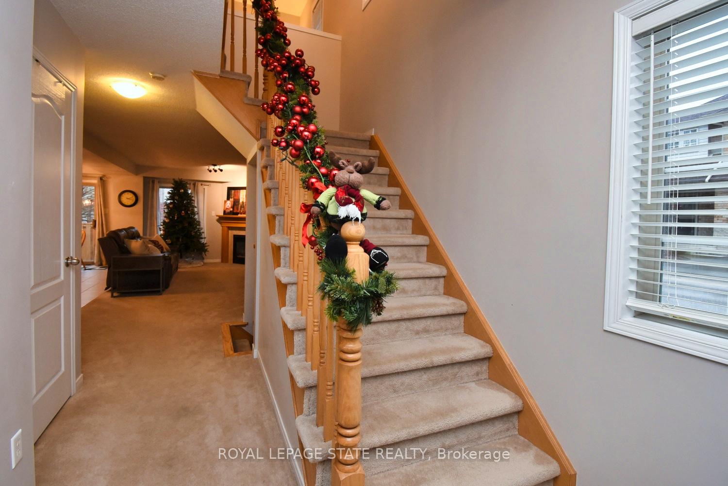 Photo 3 of Unit 8, 18 Cedar Street, Grimsby, Grimsby West — HOMEH