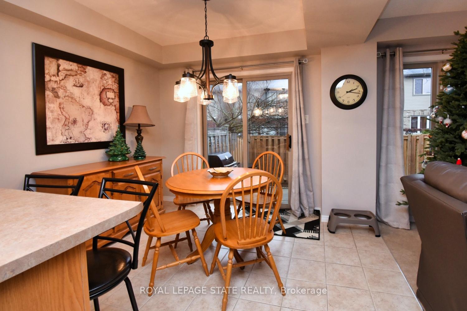 Photo 10 of Unit 8, 18 Cedar Street, Grimsby, Grimsby West — HOMEH