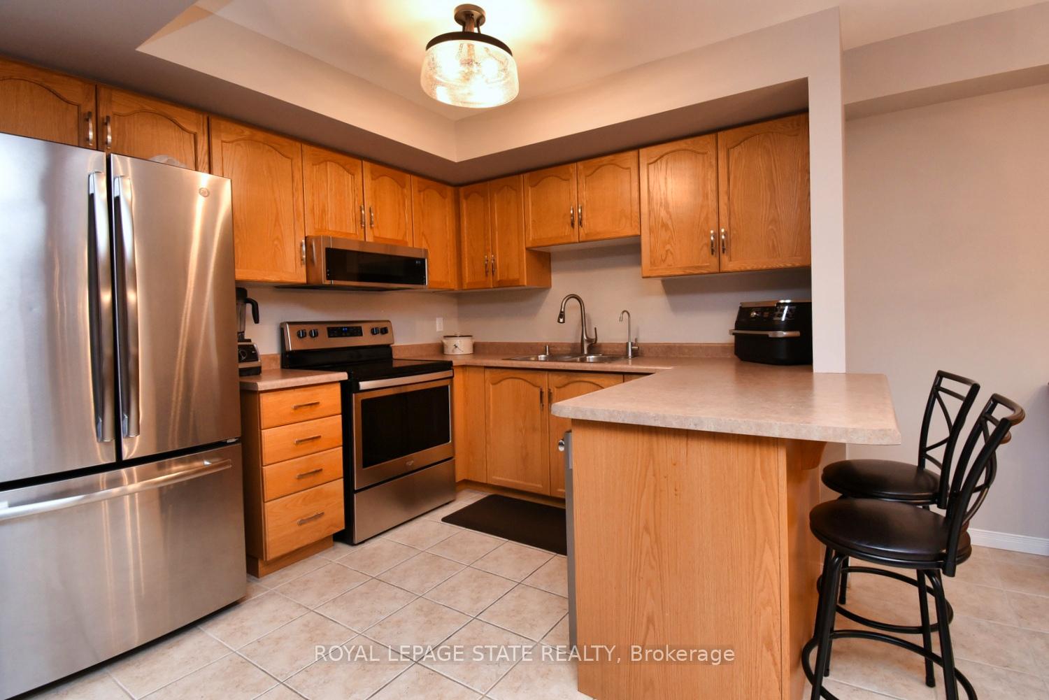Photo 11 of Unit 8, 18 Cedar Street, Grimsby, Grimsby West — HOMEH
