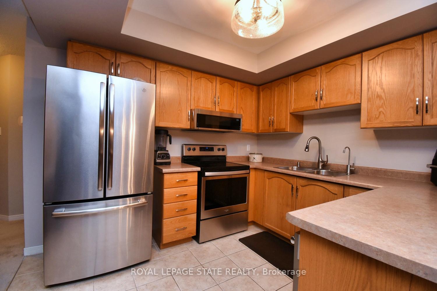 Photo 12 of Unit 8, 18 Cedar Street, Grimsby, Grimsby West — HOMEH