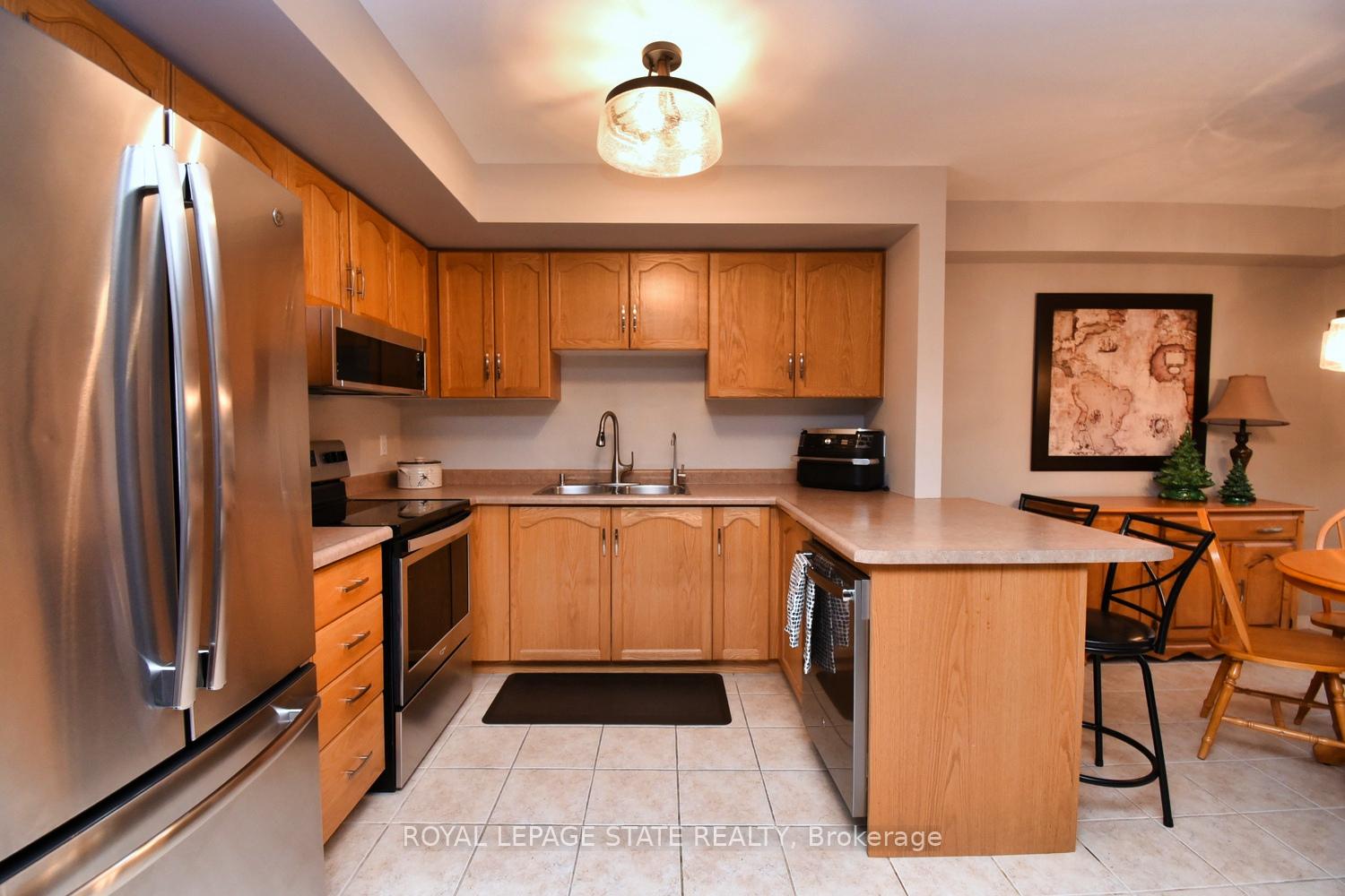 Photo 15 of Unit 8, 18 Cedar Street, Grimsby, Grimsby West — HOMEH