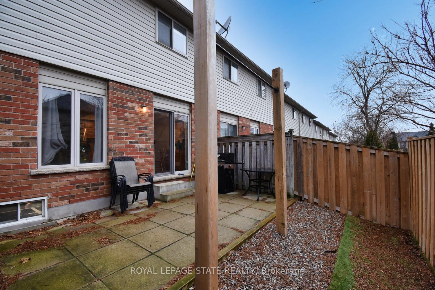 Photo 30 of Unit 8, 18 Cedar Street, Grimsby, Grimsby West — HOMEH