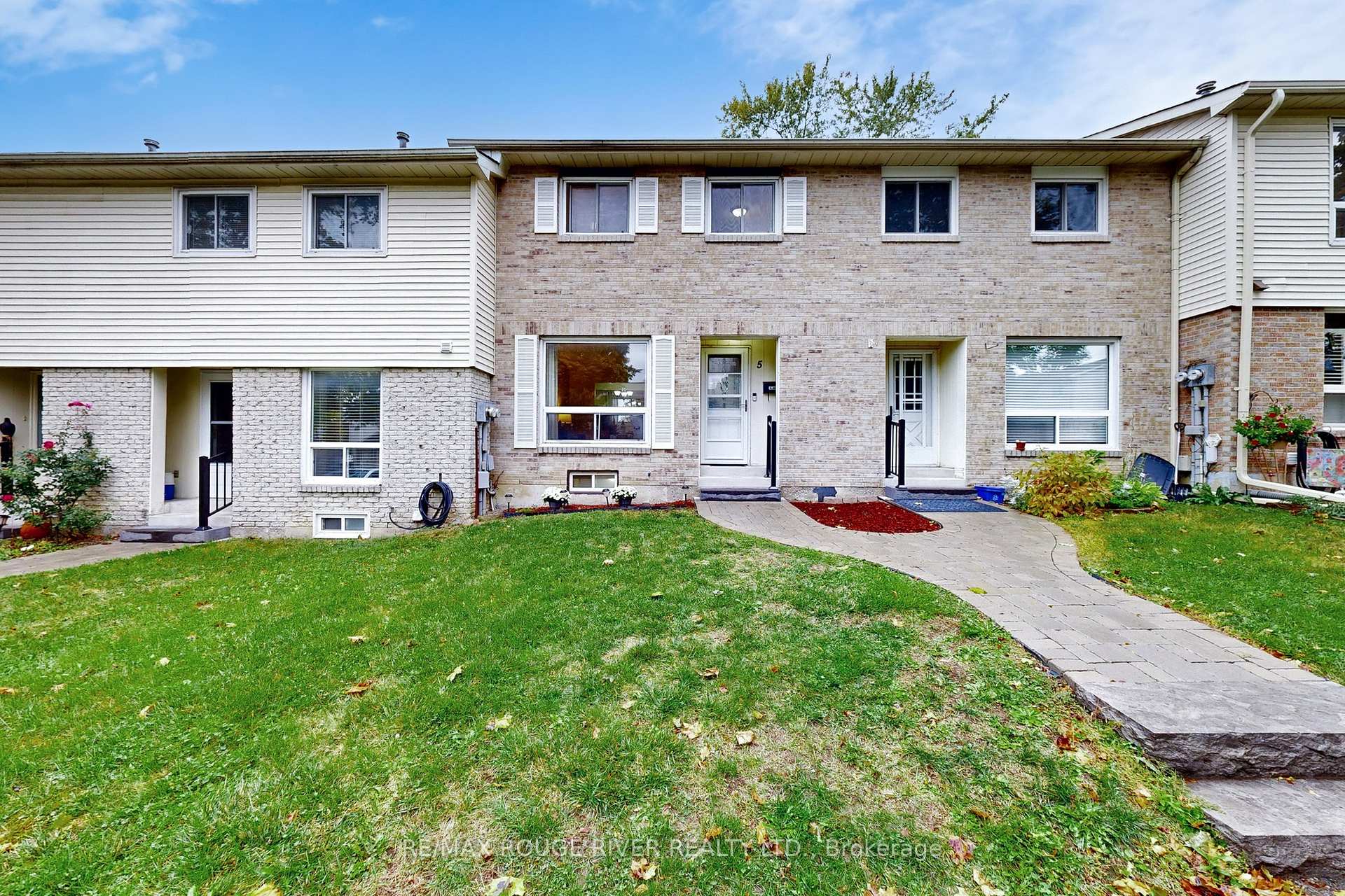 Photo 2 of Unit 5, 611 Galahad Drive, Oshawa, Eastdale — HOMEH