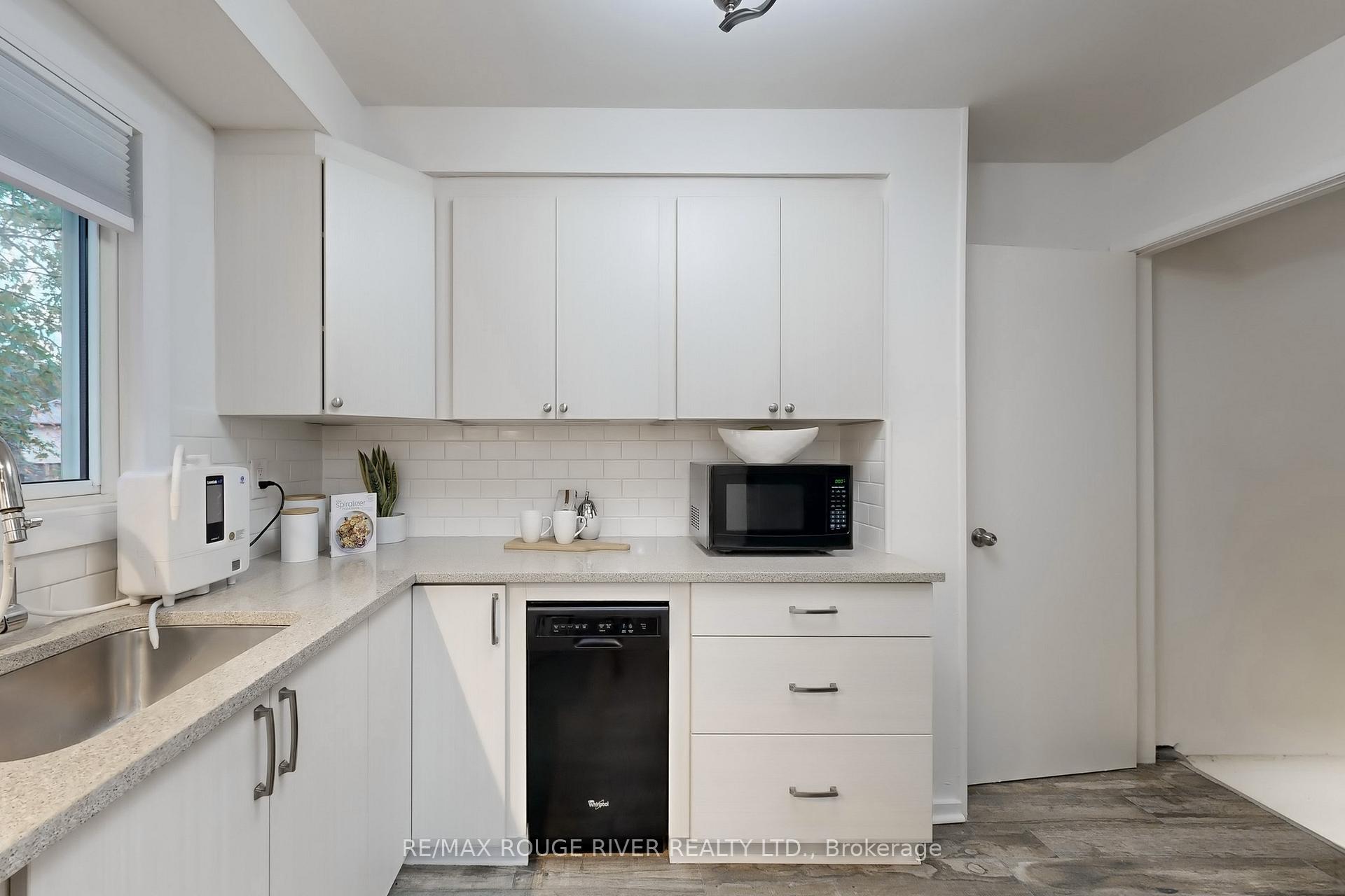 Photo 10 of Unit 5, 611 Galahad Drive, Oshawa, Eastdale — HOMEH