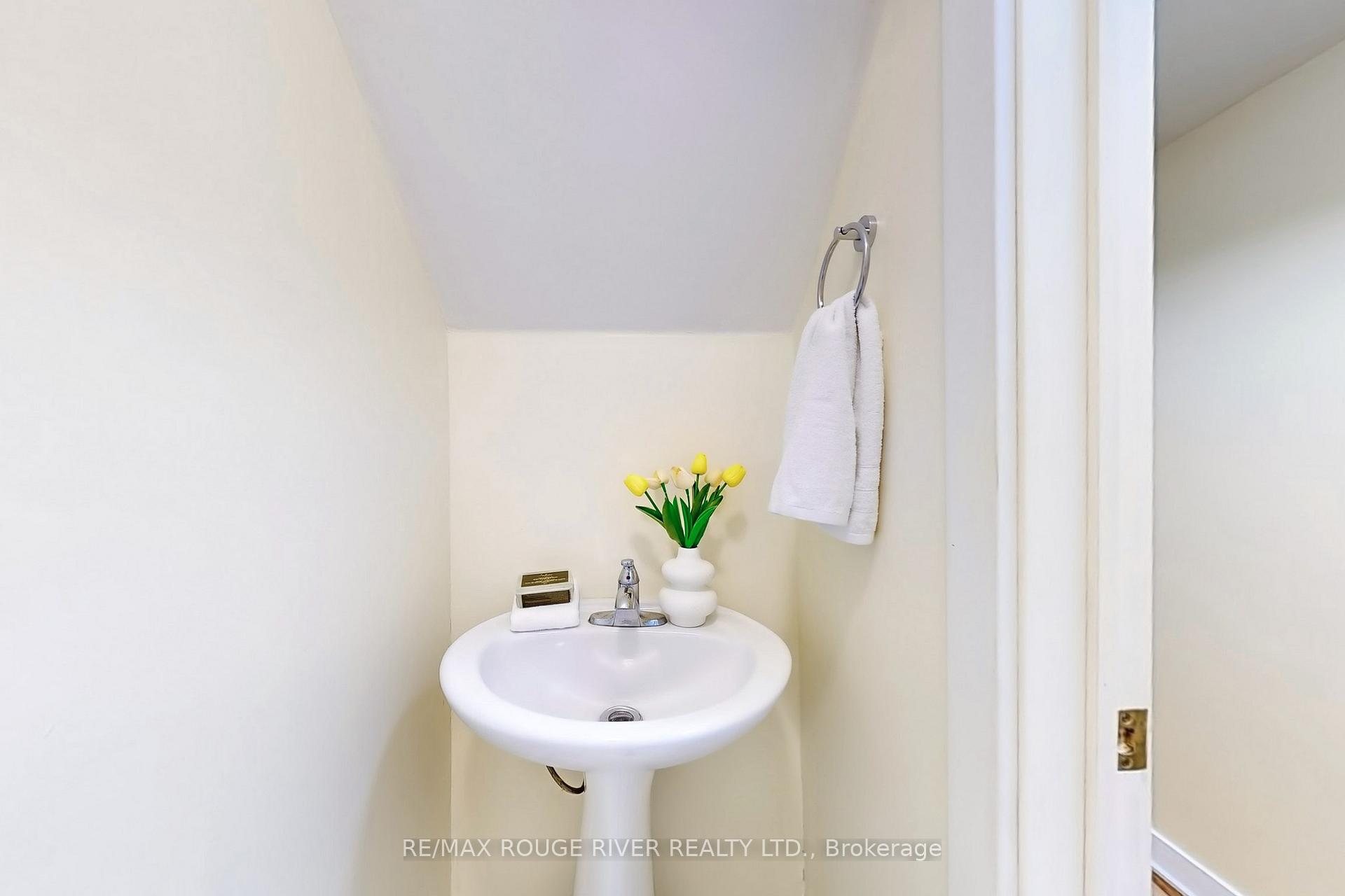 Photo 36 of Unit 5, 611 Galahad Drive, Oshawa, Eastdale — HOMEH