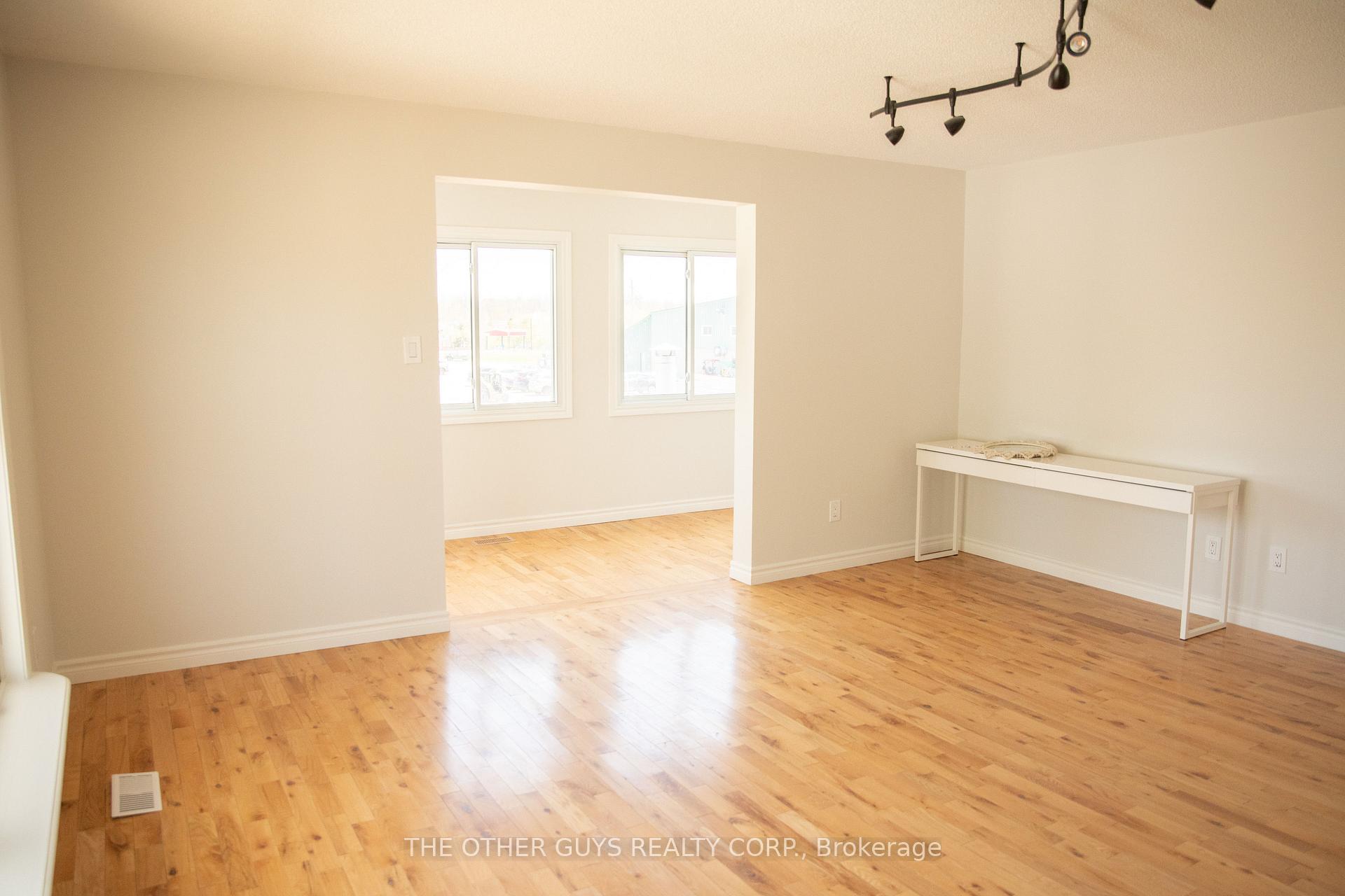 Photo 11 of Unit Upper, 244 Barrie Street, Essa, Thornton — HOMEH