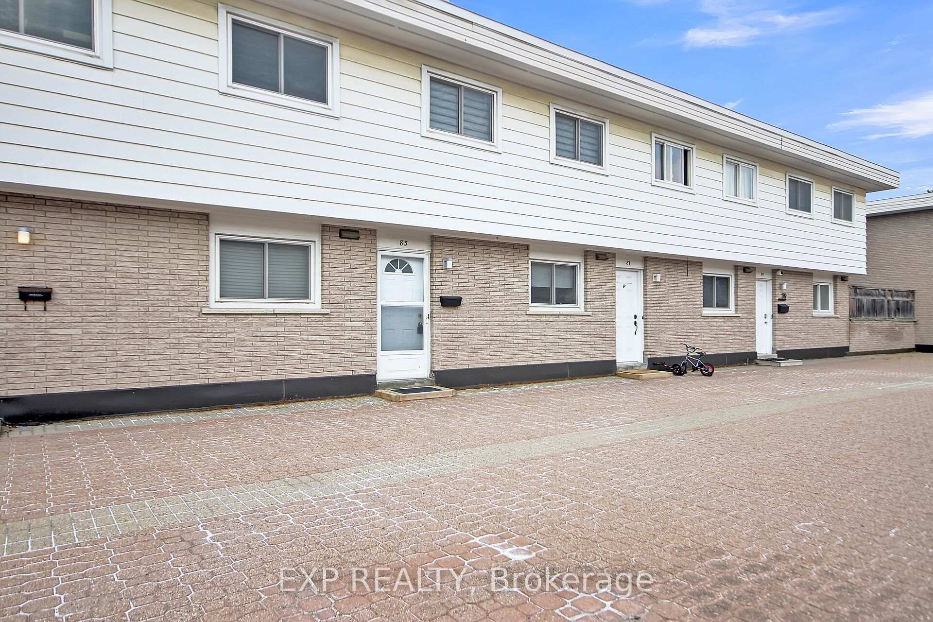 Photo 2 of 83 Hadley Circle, Ottawa, Bells Corners — HOMEH