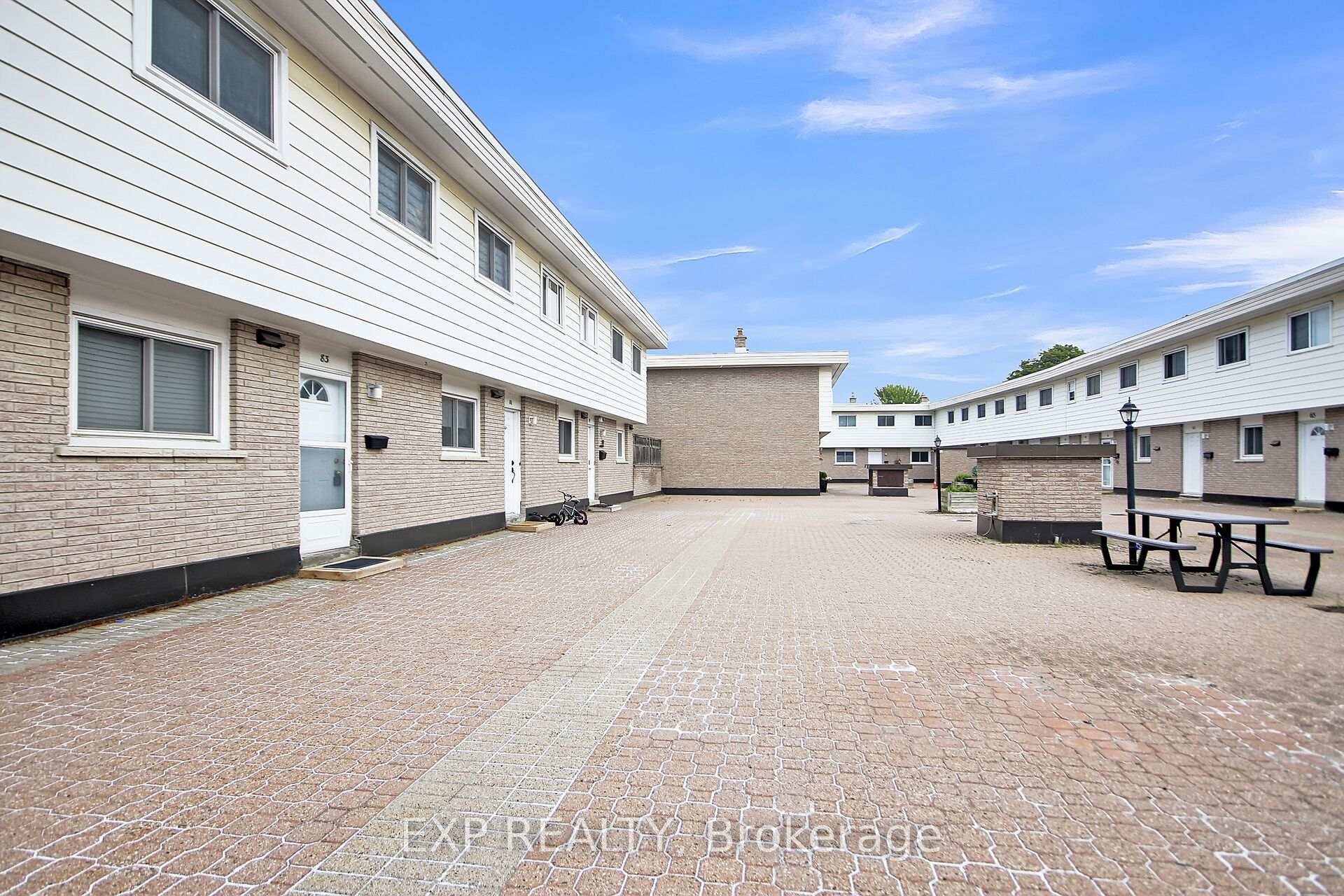 Photo 3 of 83 Hadley Circle, Ottawa, Bells Corners — HOMEH