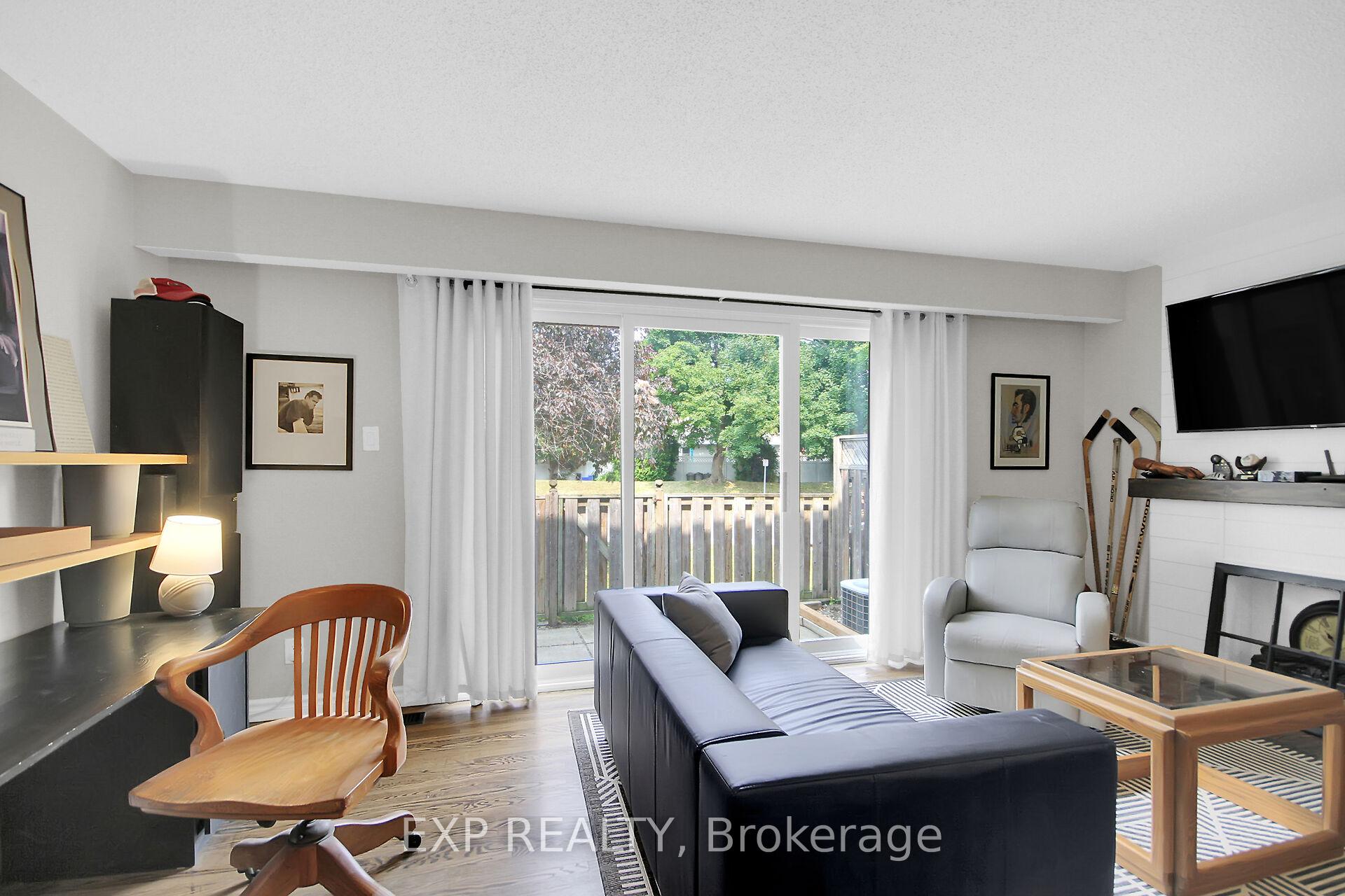 Photo 7 of 83 Hadley Circle, Ottawa, Bells Corners — HOMEH